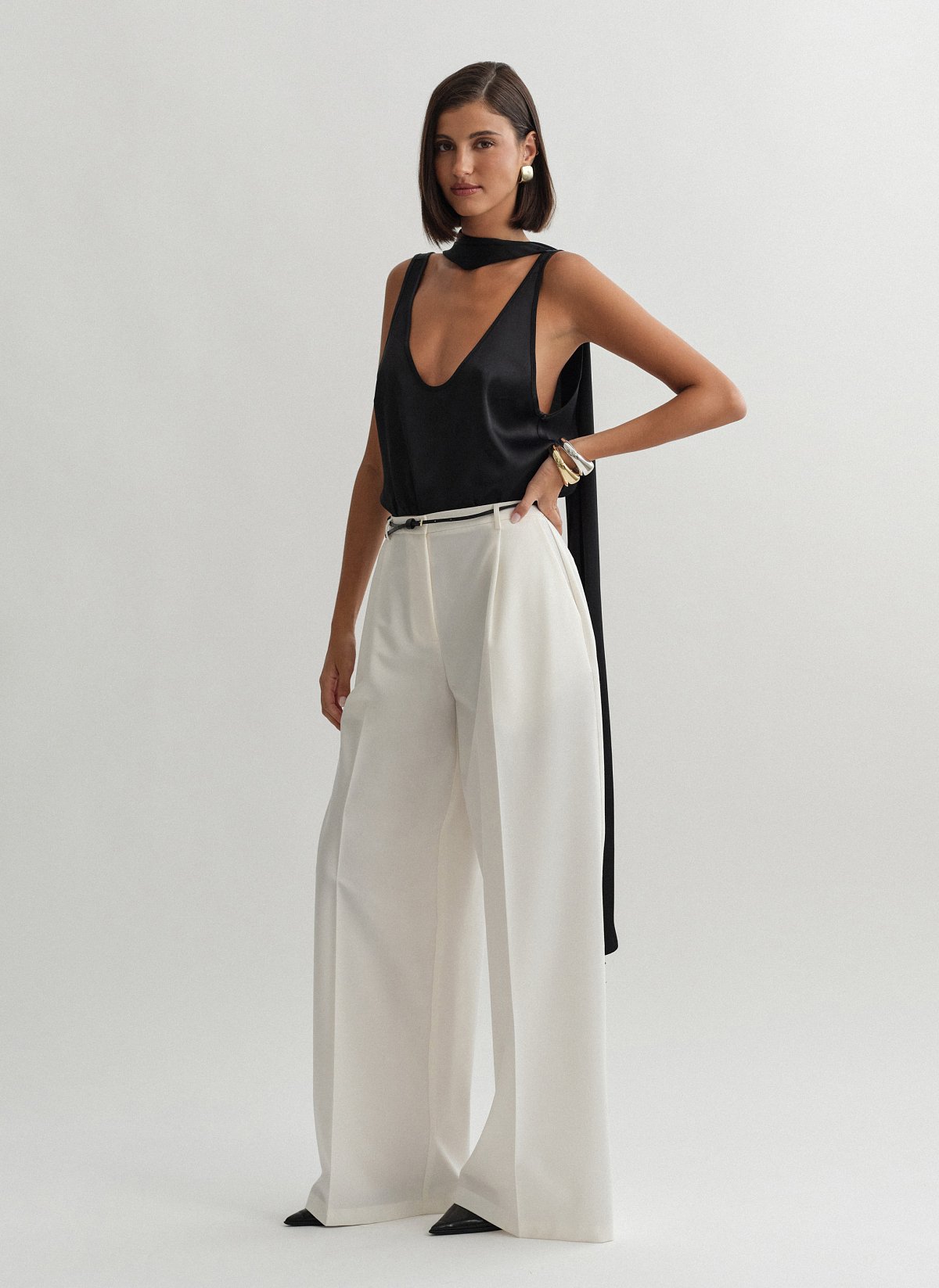 Γυναικείο υφασμάτινο παντελόνι με πιέτες