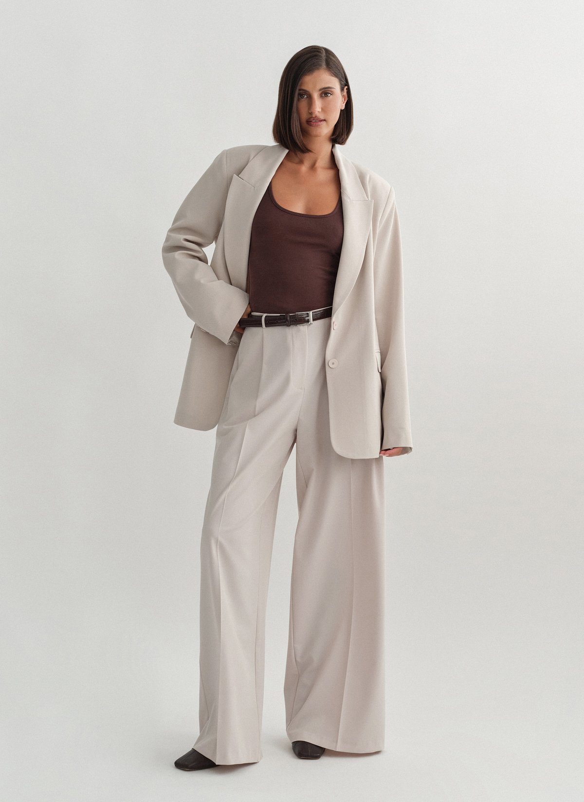 Γυναικείο υφασμάτινο παντελόνι με πιέτες