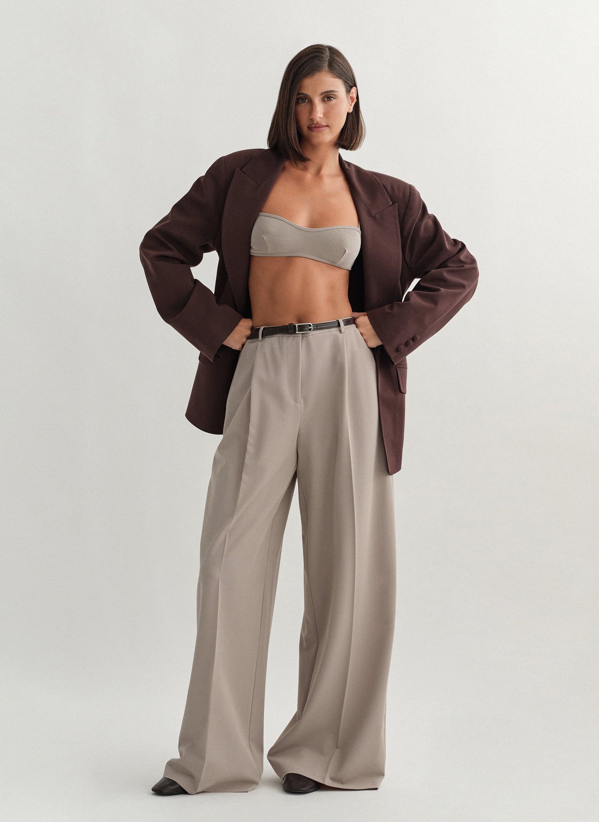 Γυναικείο υφασμάτινο παντελόνι με πιέτες