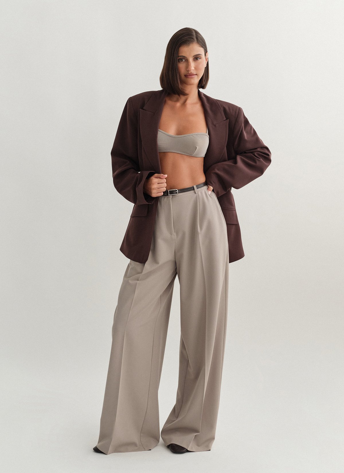 Γυναικείο υφασμάτινο παντελόνι με πιέτες