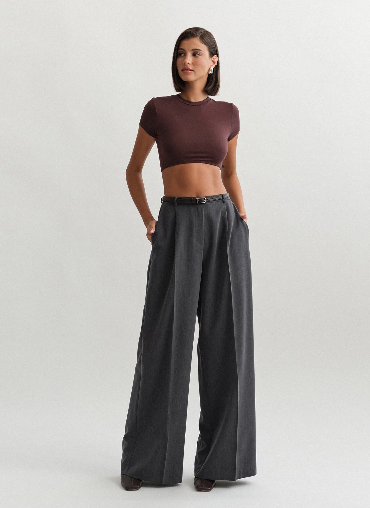 Γυναικείο υφασμάτινο παντελόνι με πιέτες