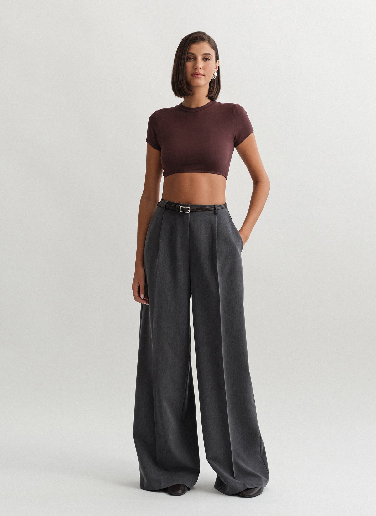 Γυναικείο υφασμάτινο παντελόνι με πιέτες