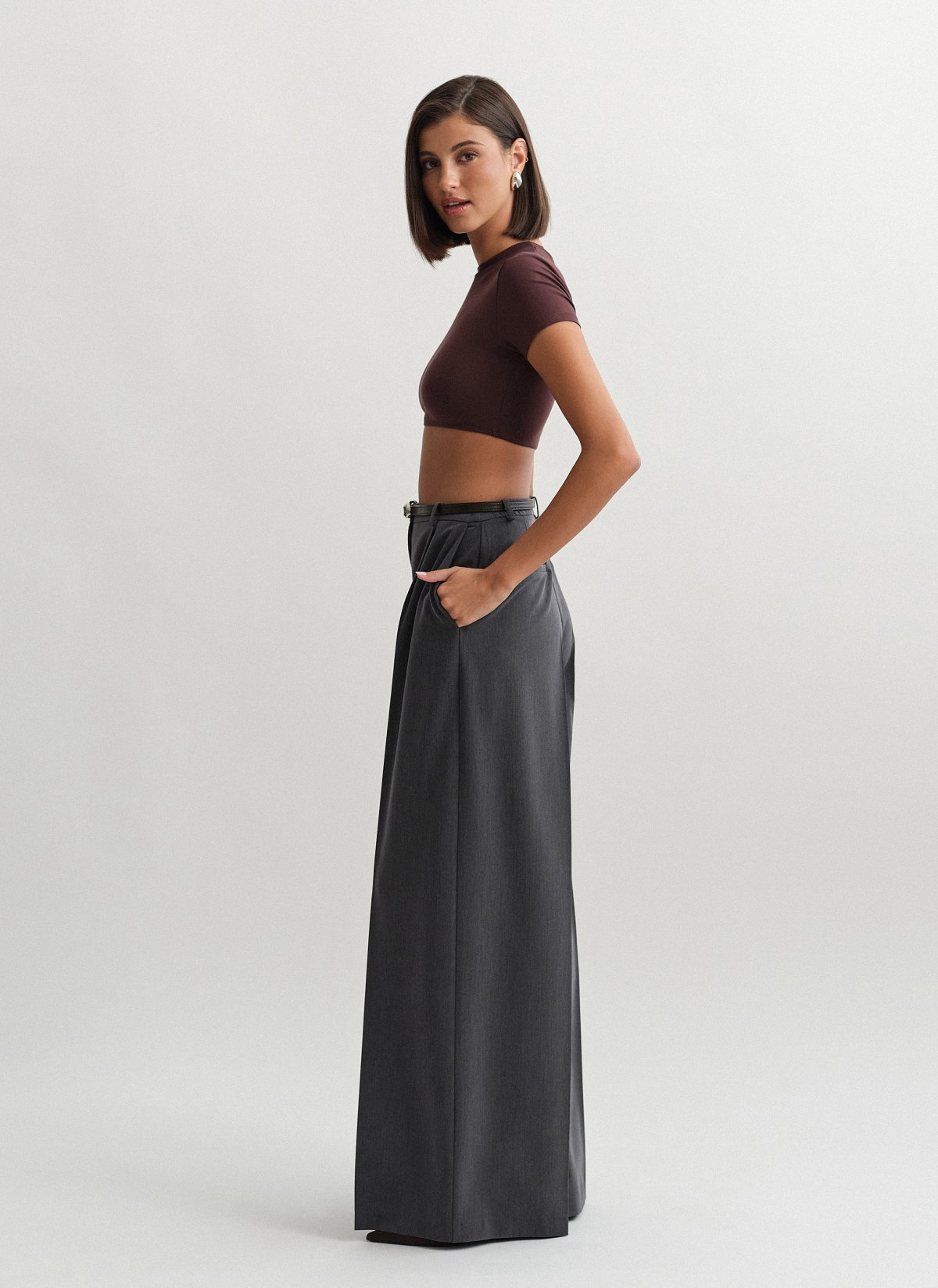 Γυναικείο υφασμάτινο παντελόνι με πιέτες