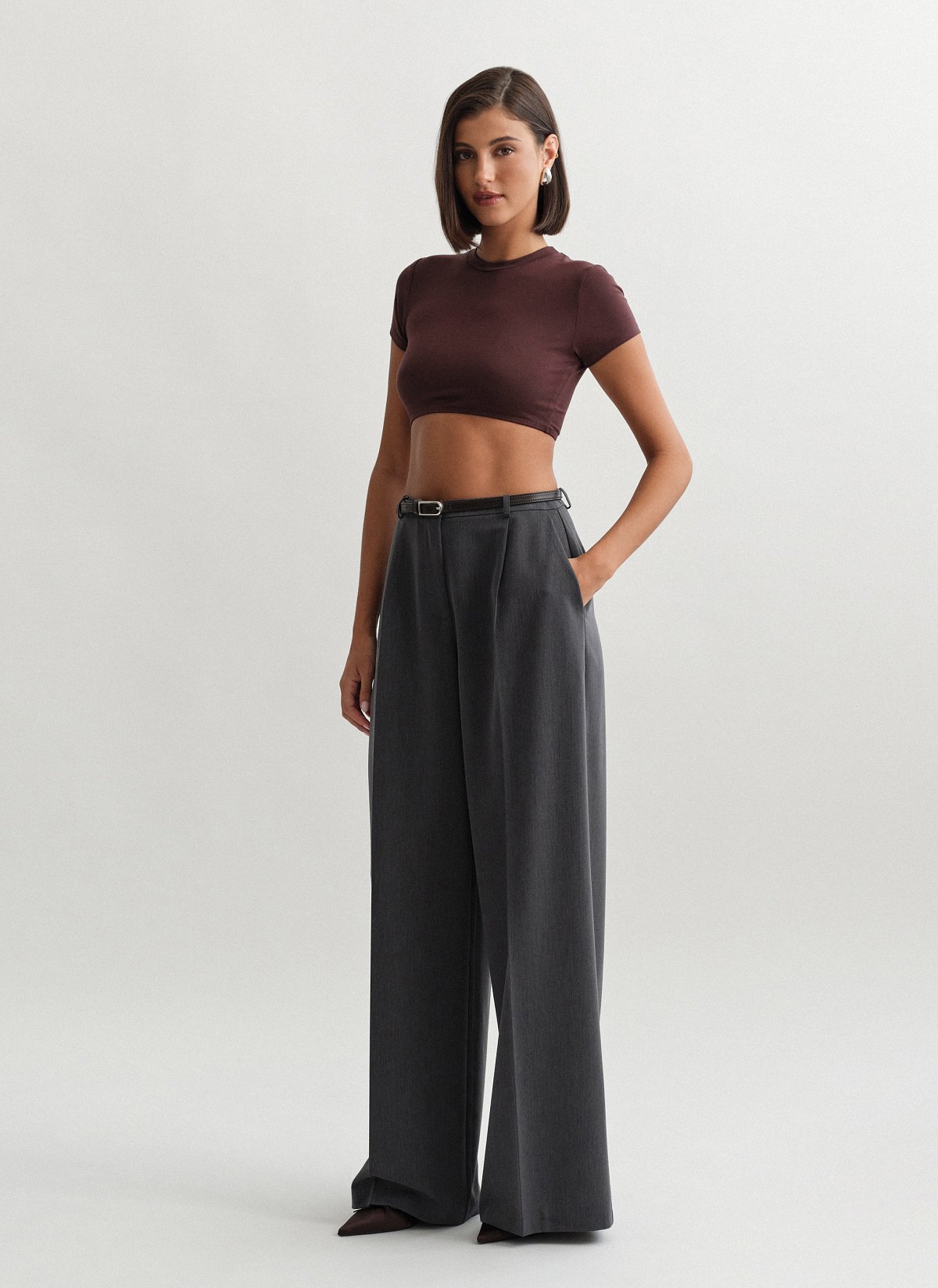 Γυναικείο υφασμάτινο παντελόνι με πιέτες