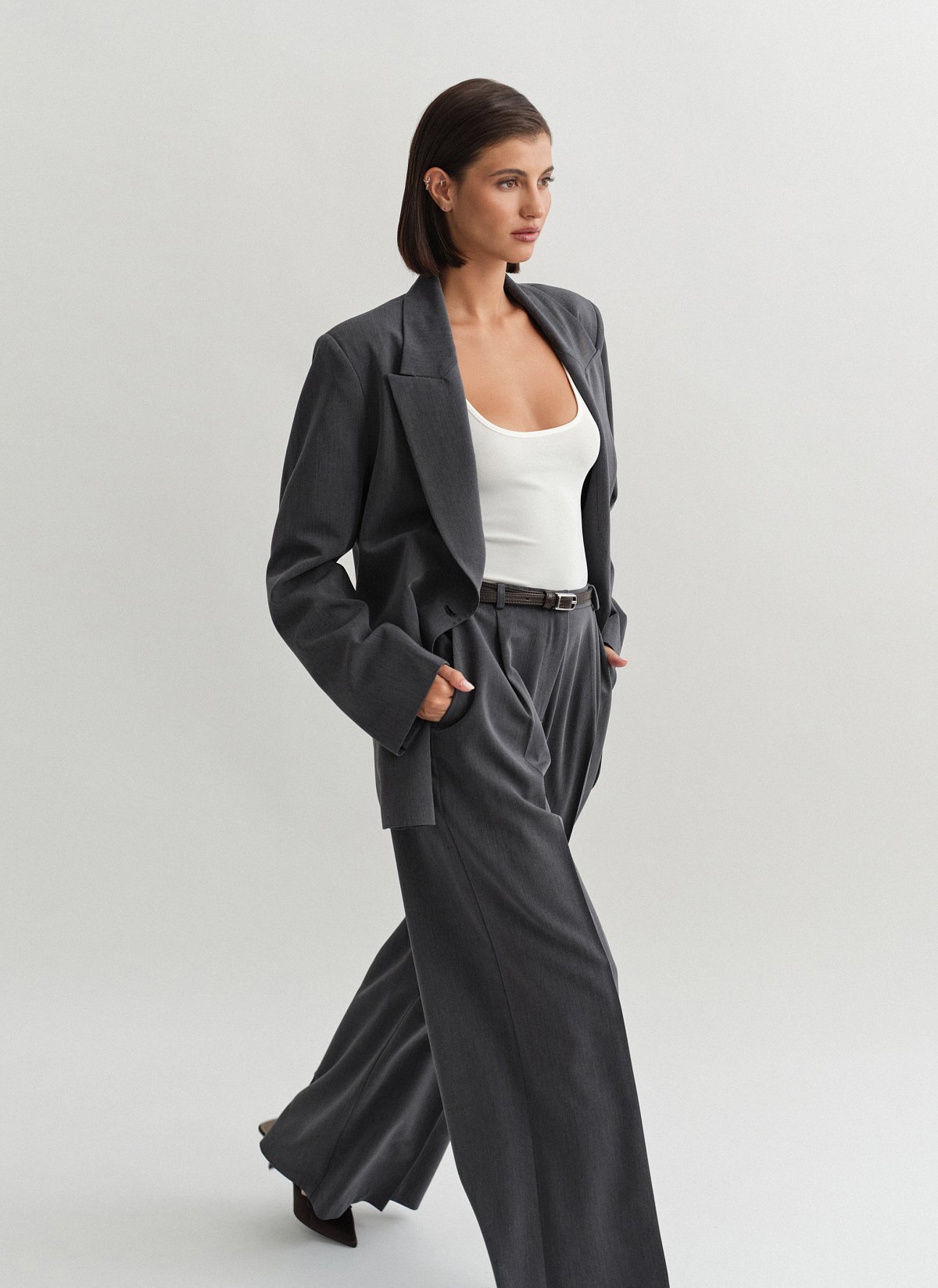 Γυναικείο υφασμάτινο παντελόνι με πιέτες