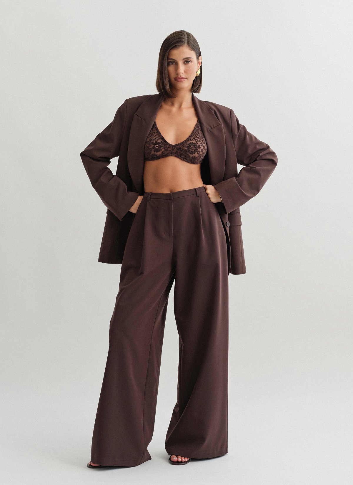 Γυναικείο υφασμάτινο παντελόνι με πιέτες