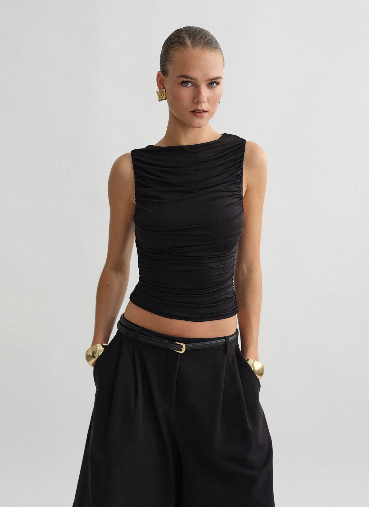 Αμάνικη μπλούζα με σούρες-9