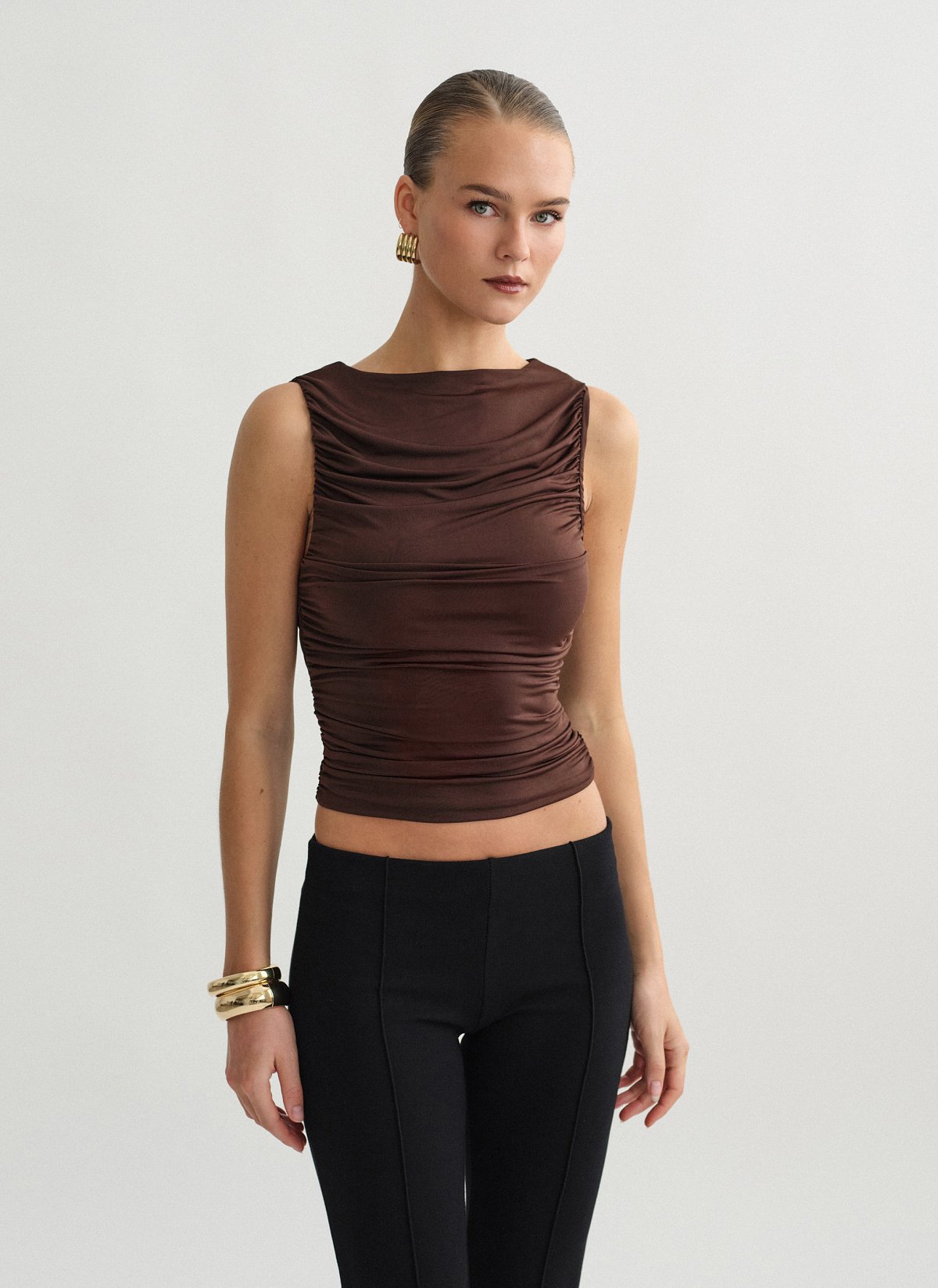 Αμάνικη μπλούζα με σούρες-5