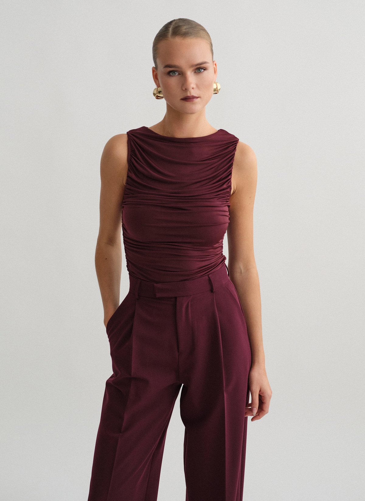 Αμάνικη μπλούζα με σούρες-1