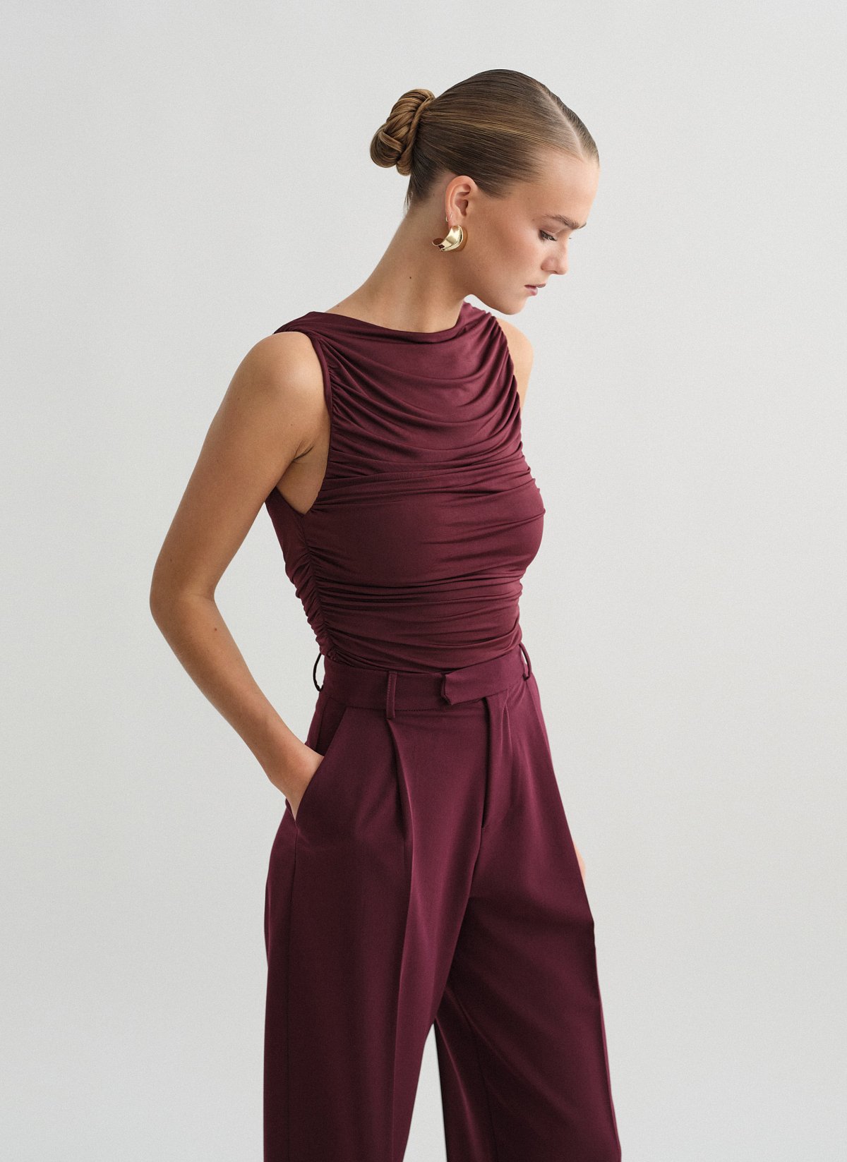 Αμάνικη μπλούζα με σούρες-0