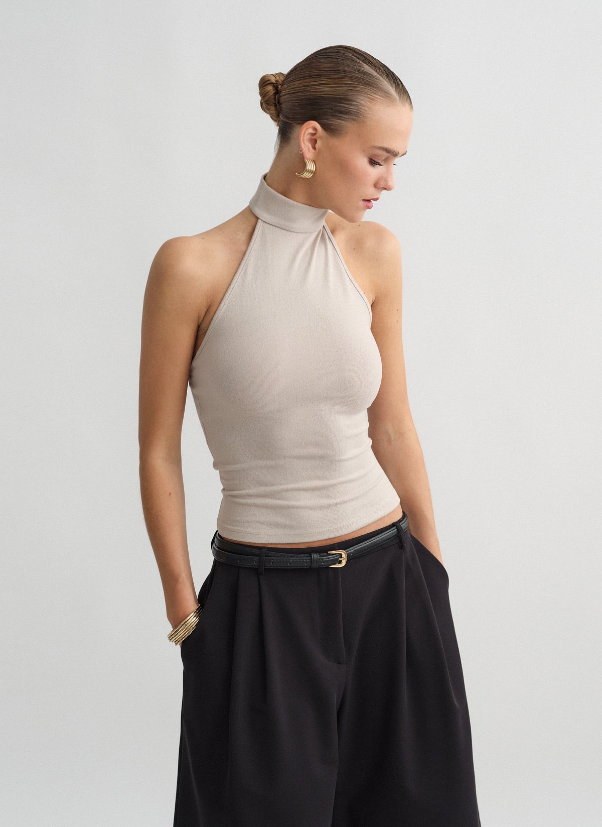 Openback sleeveless blouse-8