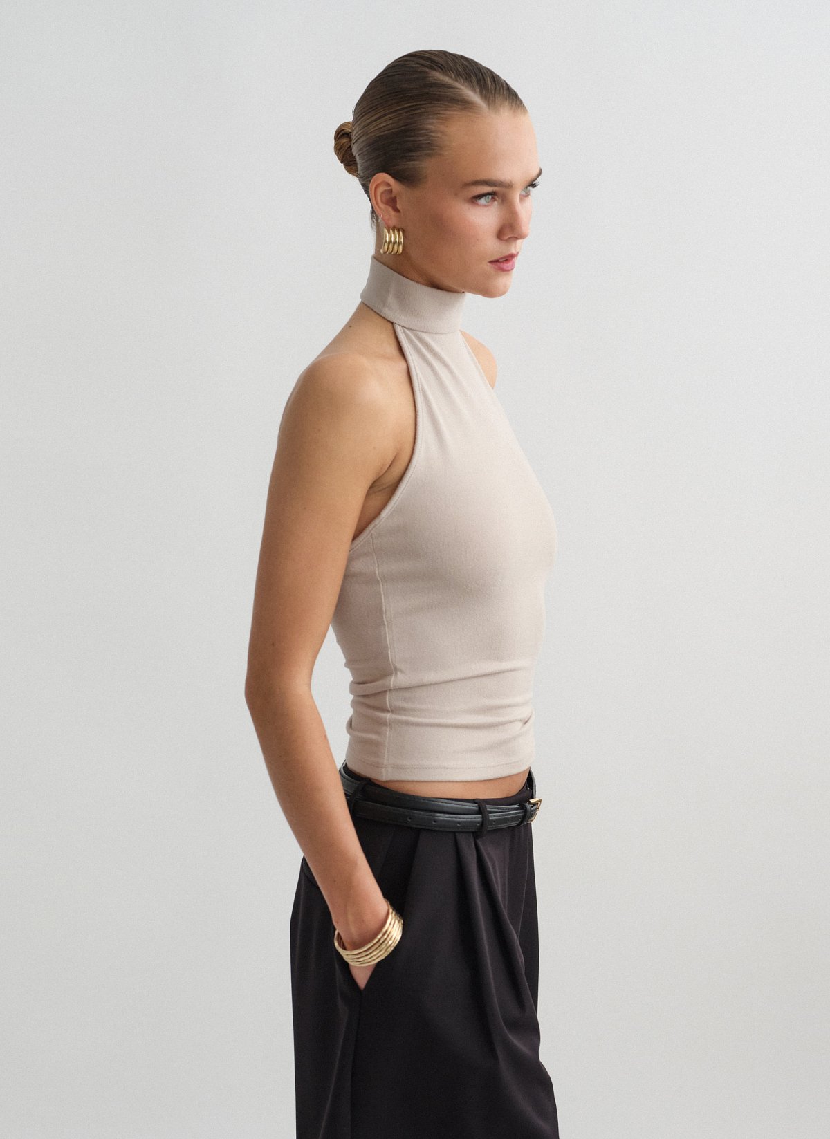 Openback sleeveless blouse-9