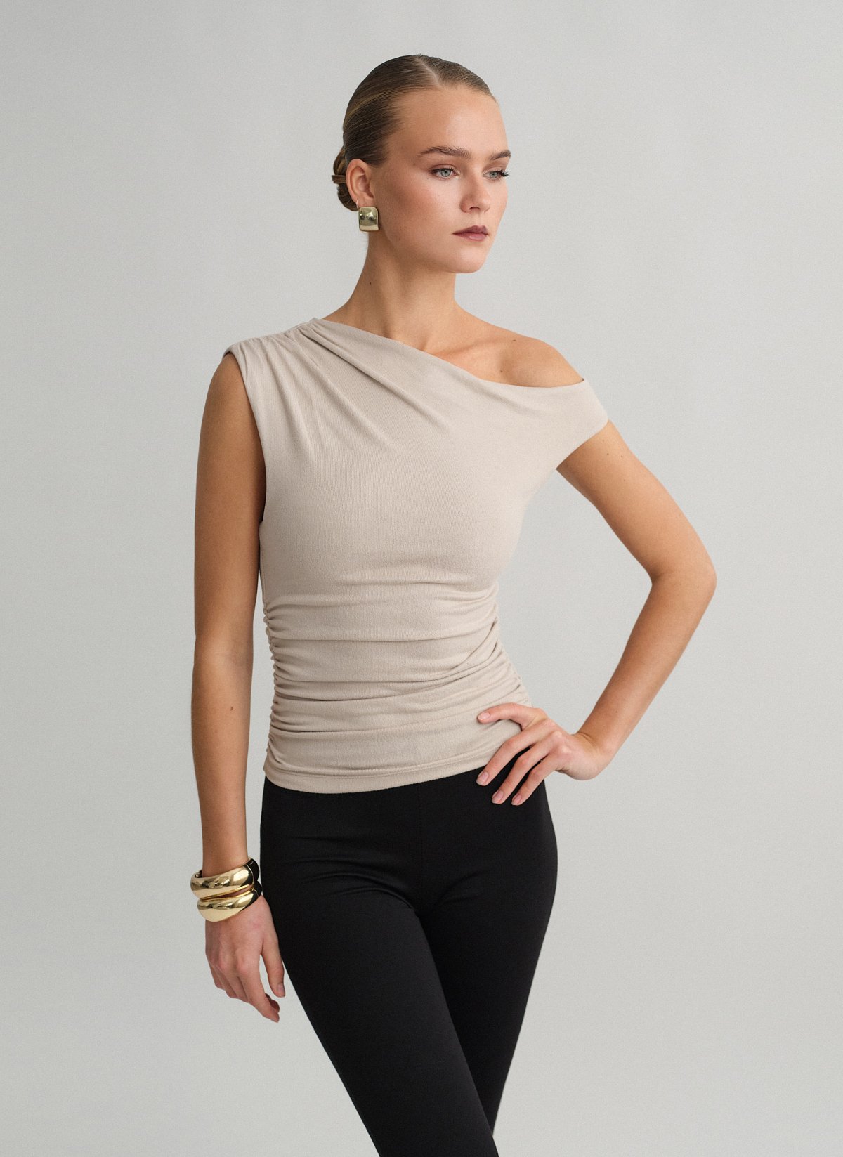 One-shoulder μπλούζα με σούρες-11