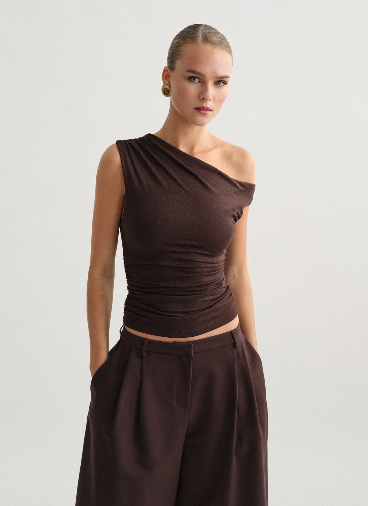 One-shoulder μπλούζα με σούρες-1