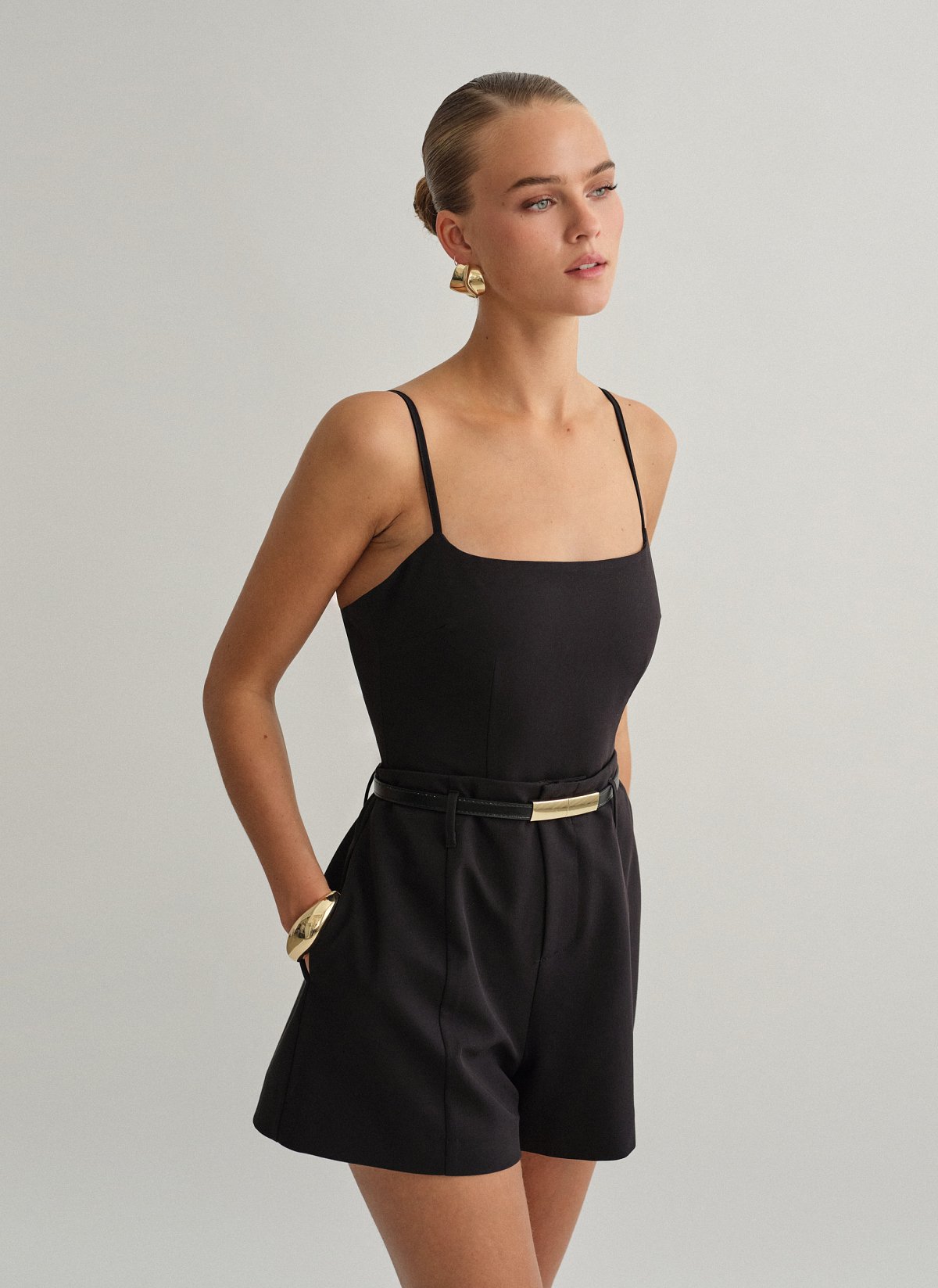 Γυναικείο υφασμάτινο σορτς με ραφές