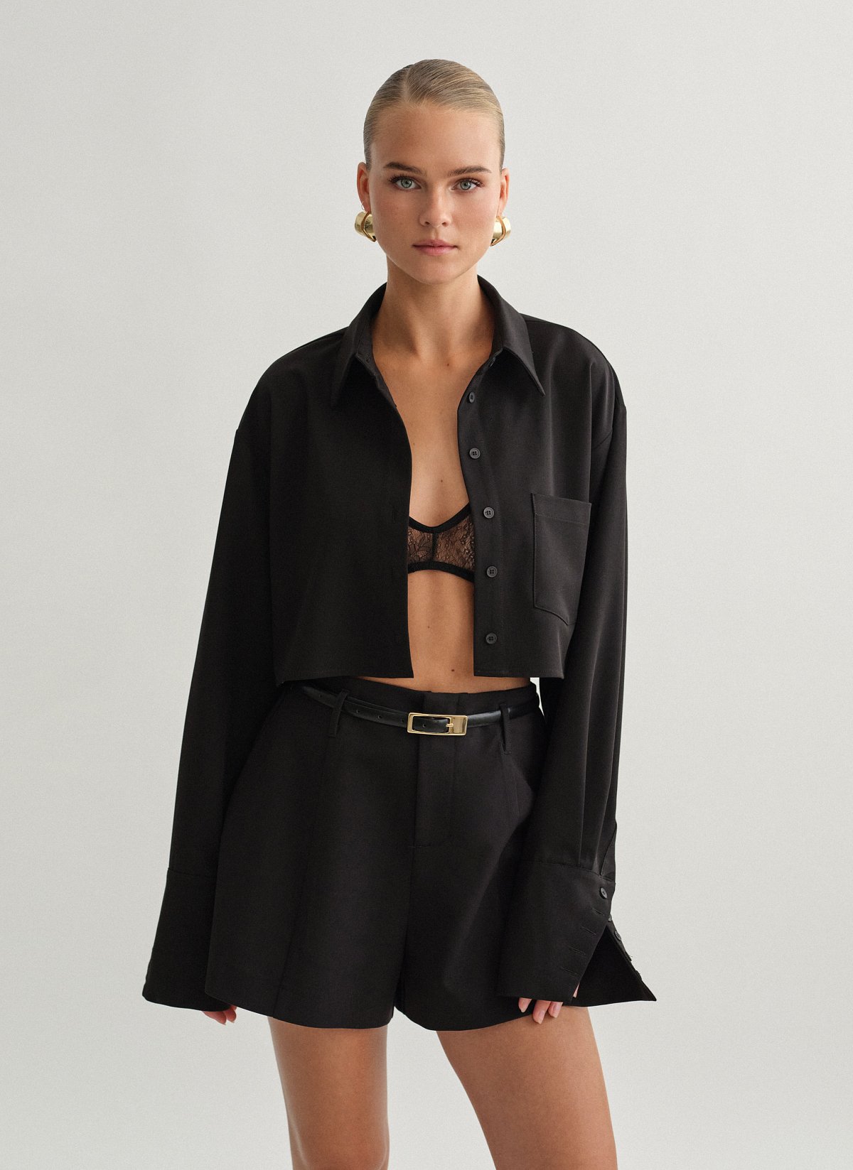 Γυναικείο υφασμάτινο σορτς με ραφές