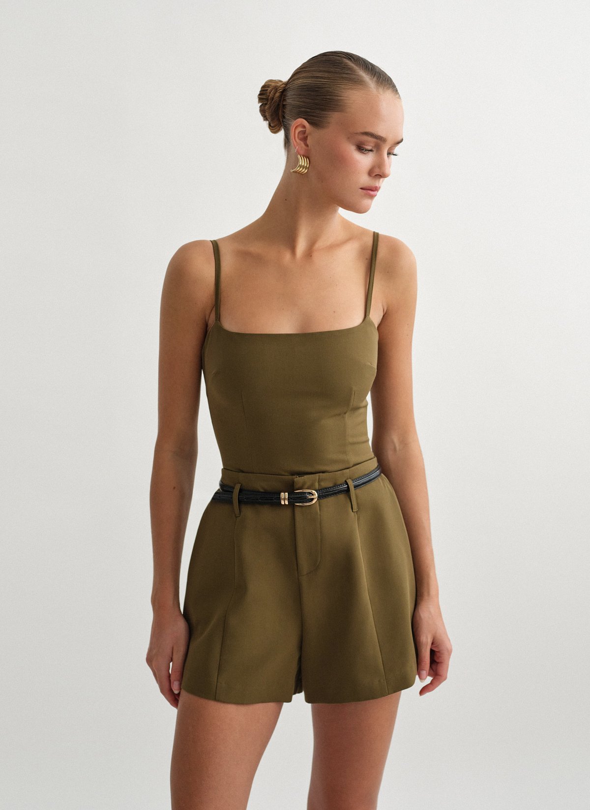 Γυναικείο υφασμάτινο σορτς με ραφές