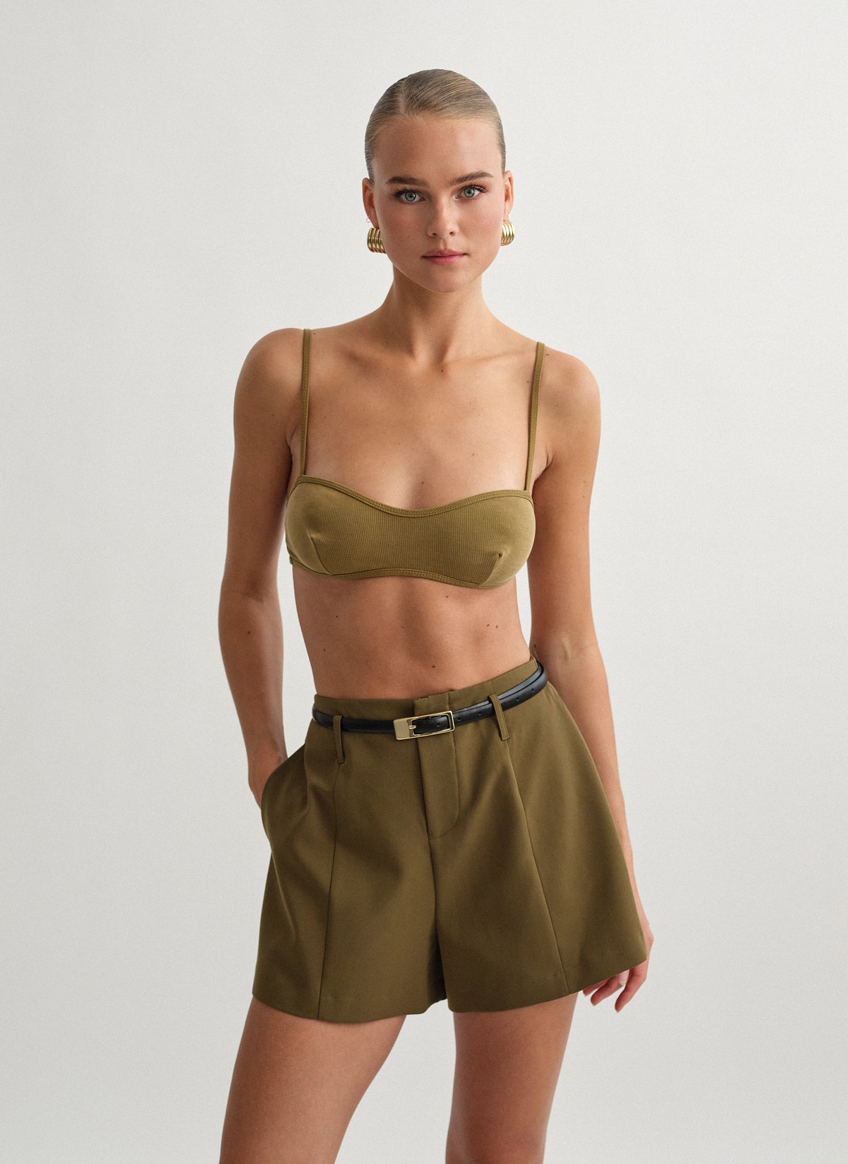 Γυναικείο υφασμάτινο σορτς με ραφές