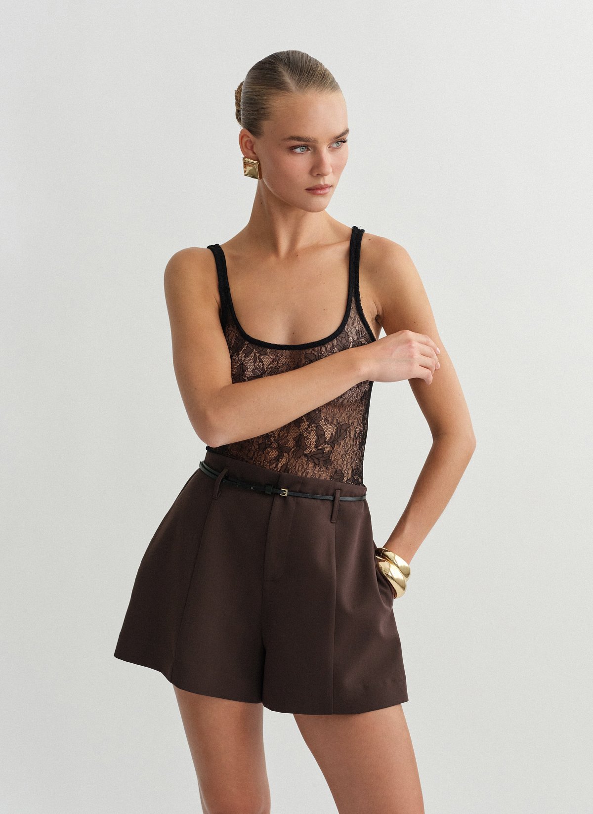 Γυναικείο υφασμάτινο σορτς με ραφές