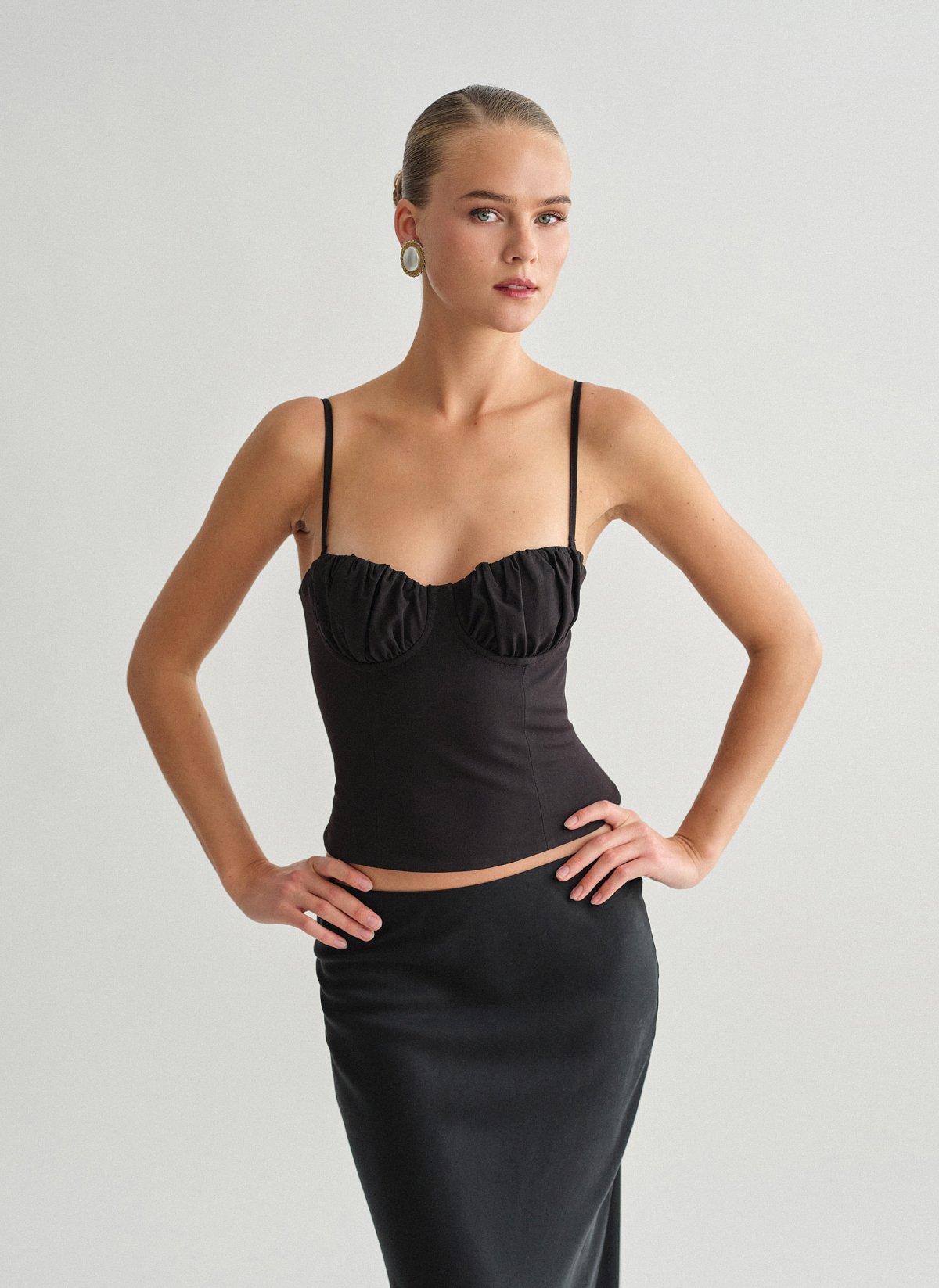 Υφασμάτινο κορσέ τοπ με λεπτομέρεια σούρες