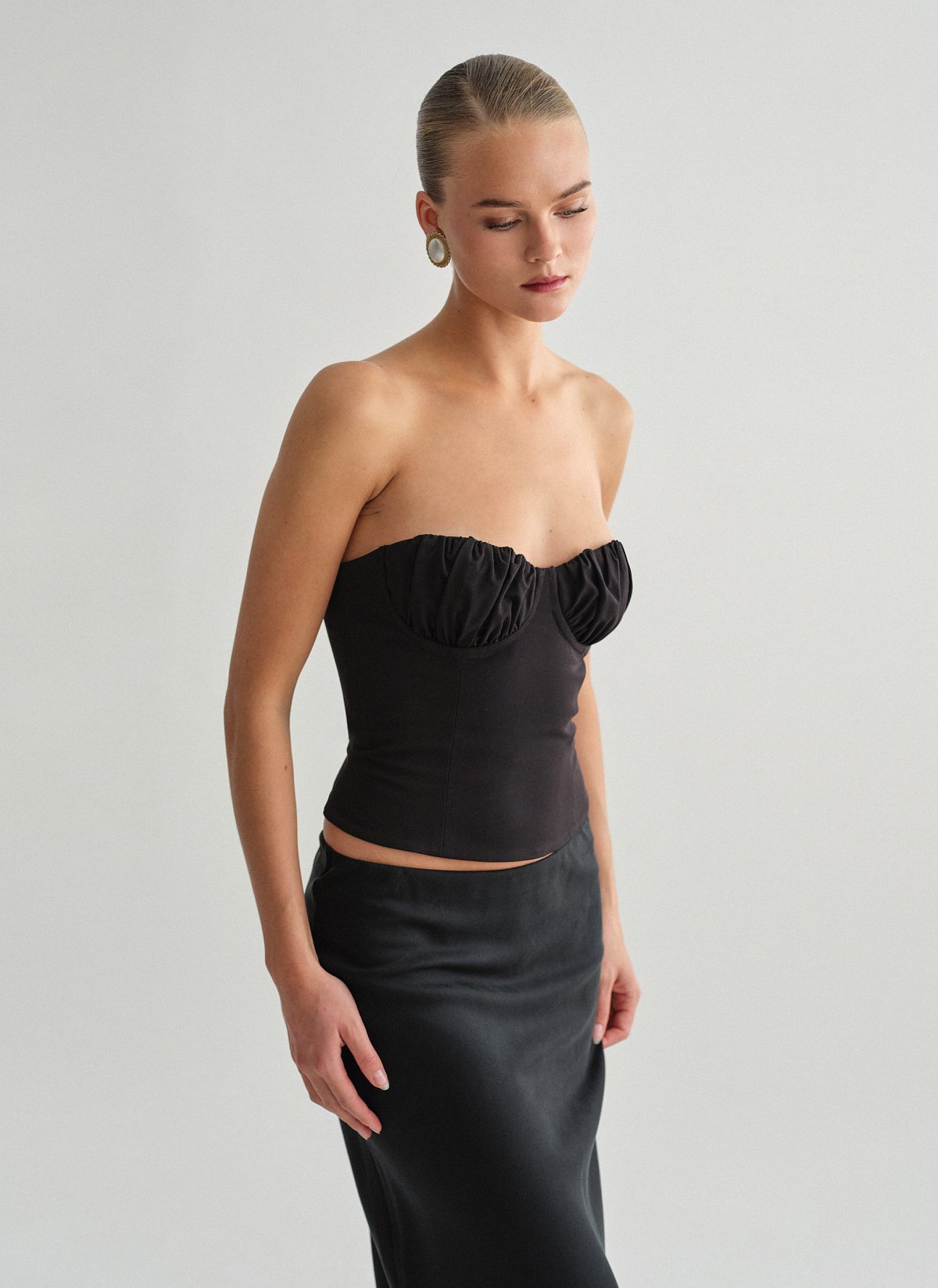 Υφασμάτινο κορσέ τοπ με λεπτομέρεια σούρες