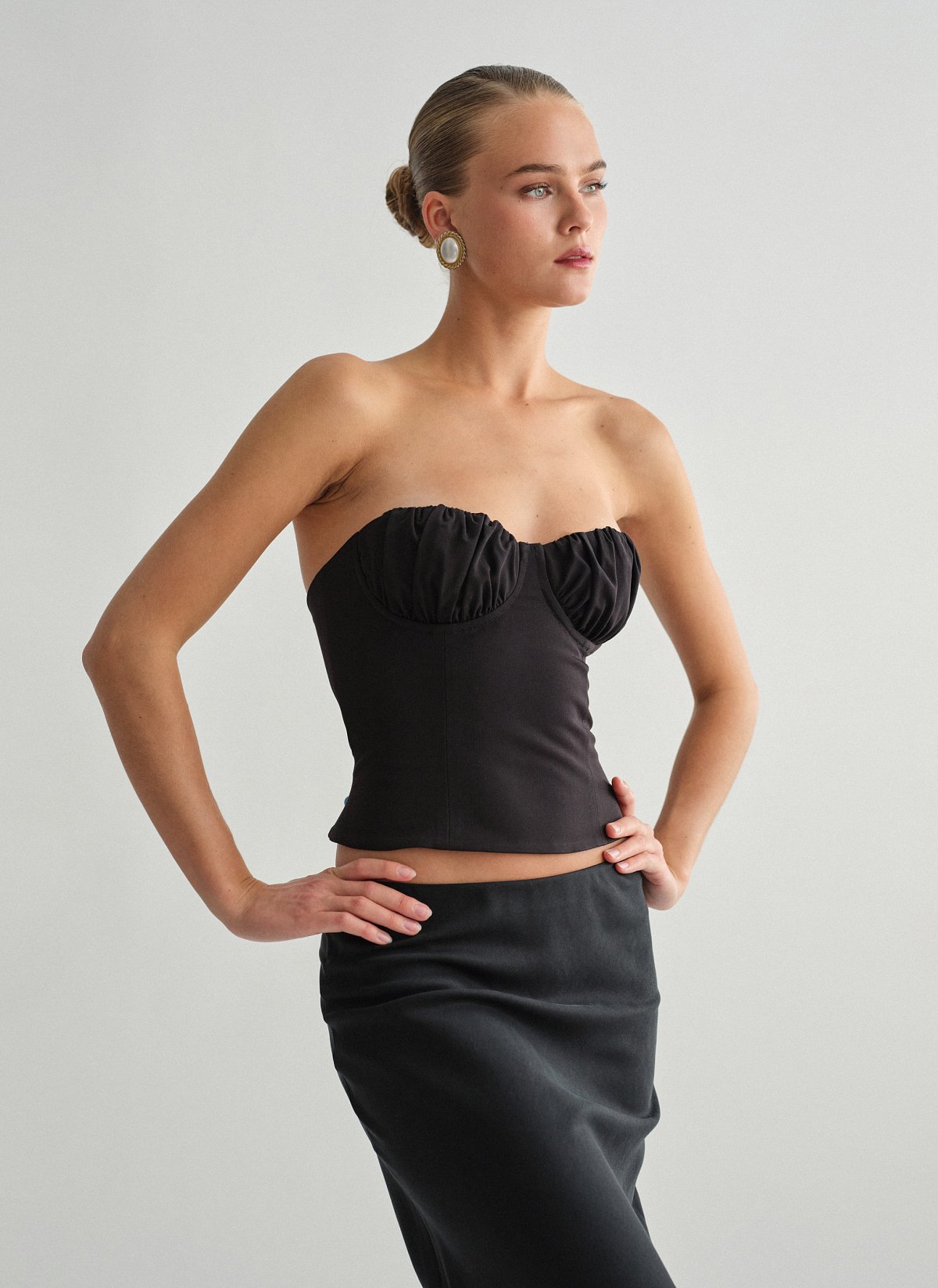 Υφασμάτινο κορσέ τοπ με λεπτομέρεια σούρες