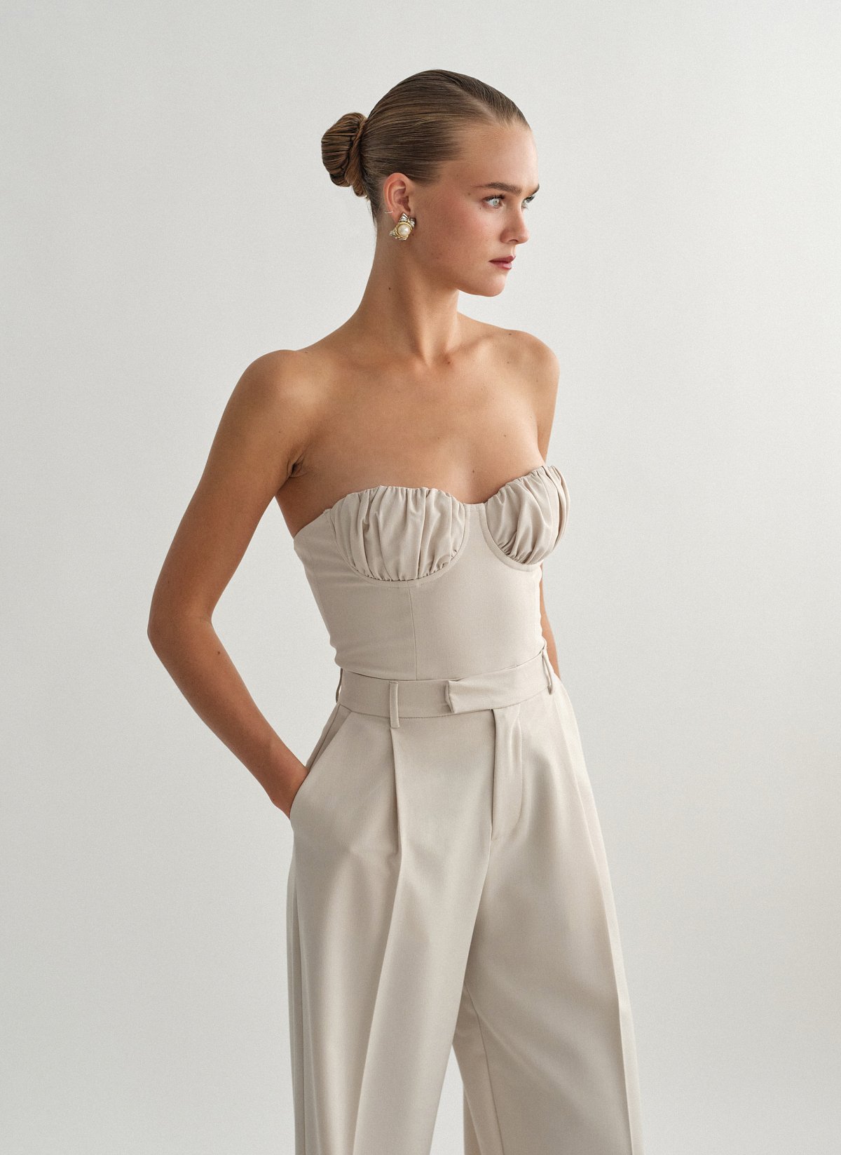 Υφασμάτινο κορσέ τοπ με λεπτομέρεια σούρες