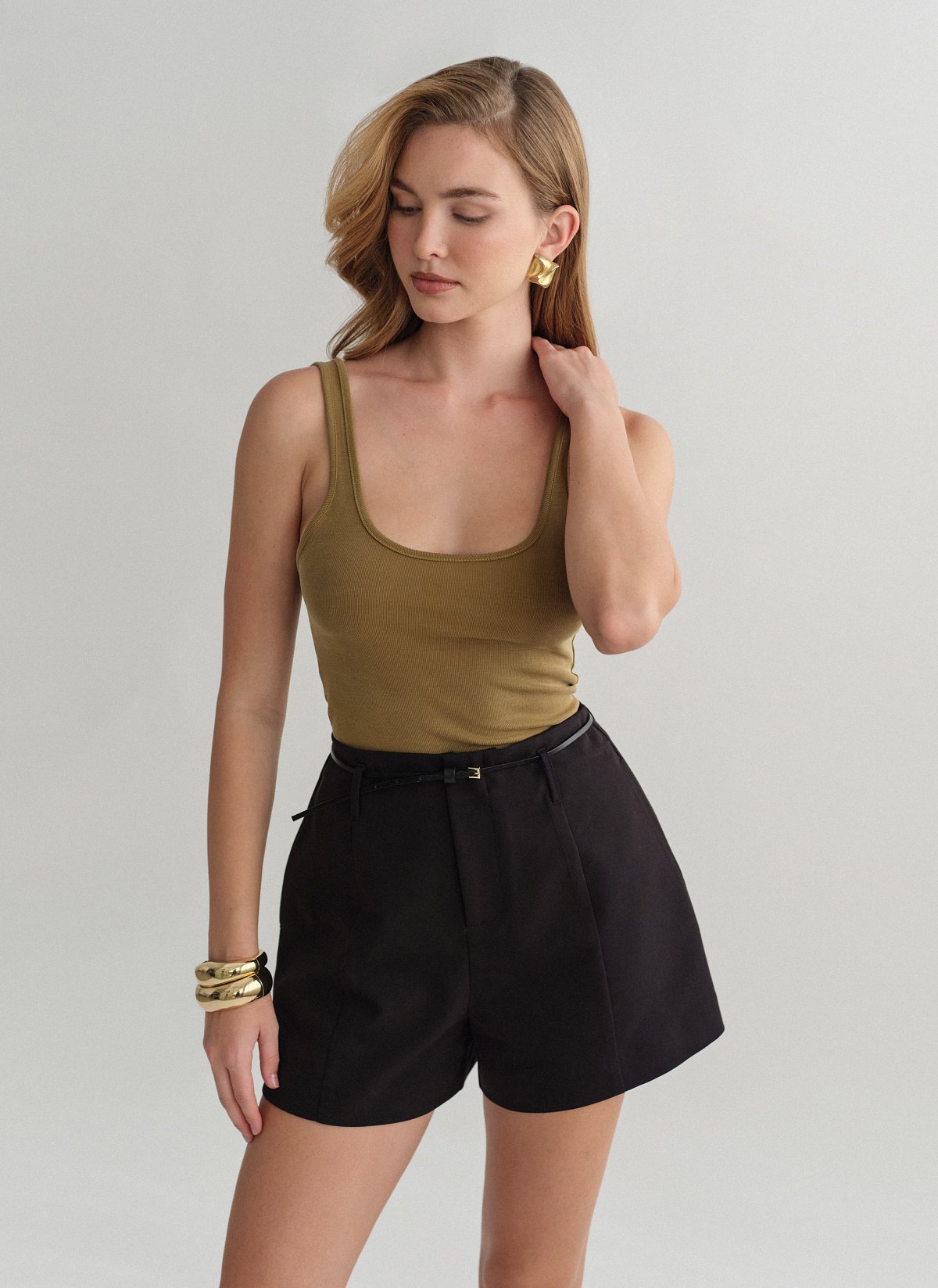 Γυναικεία αμάνικη ριπ μπλούζα με στρογγυλή λαιμόκοψη