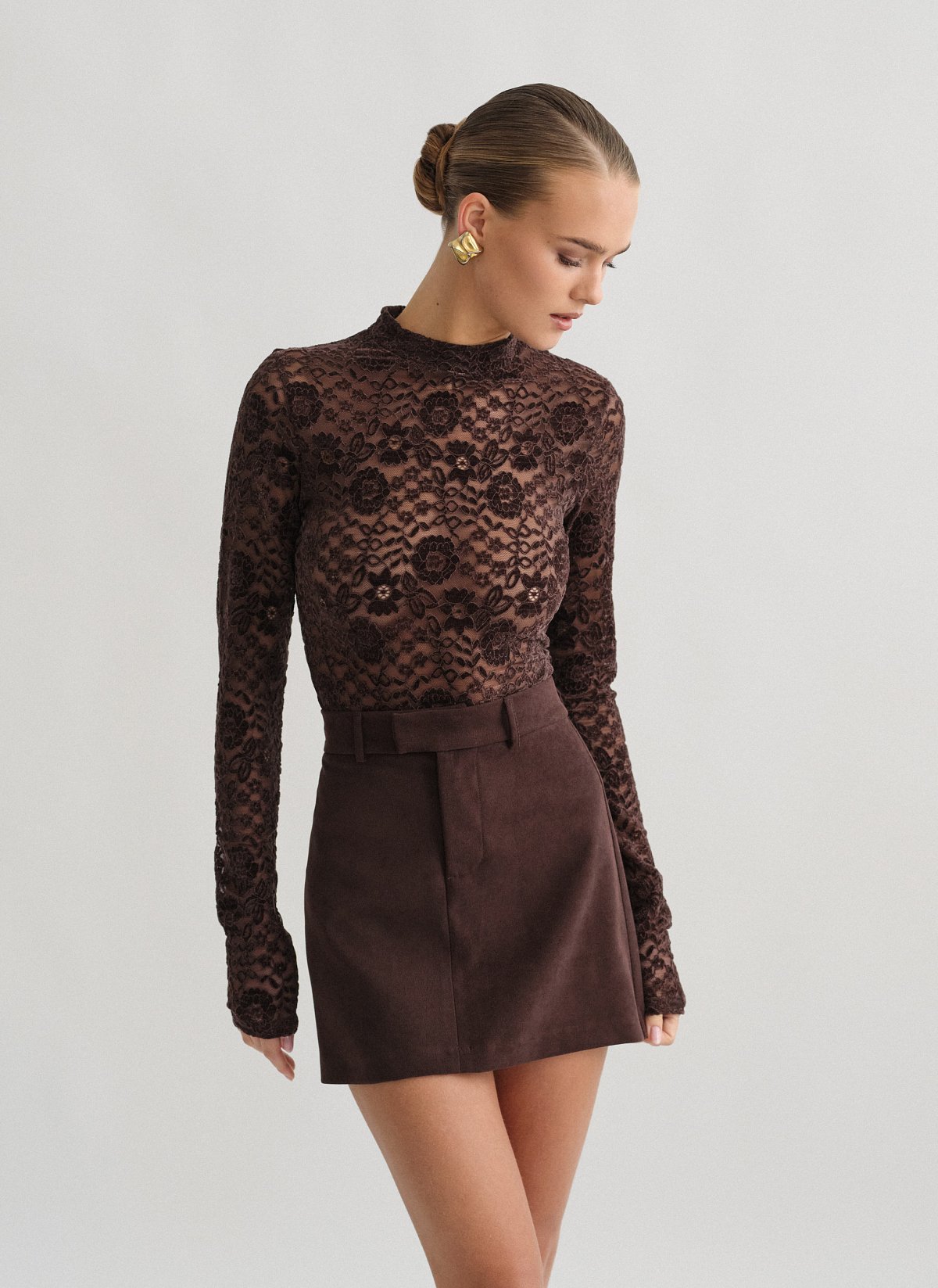 Γυναικεία μακρυμάνικη μπλούζα με δαντέλα με βελούδινη υφή