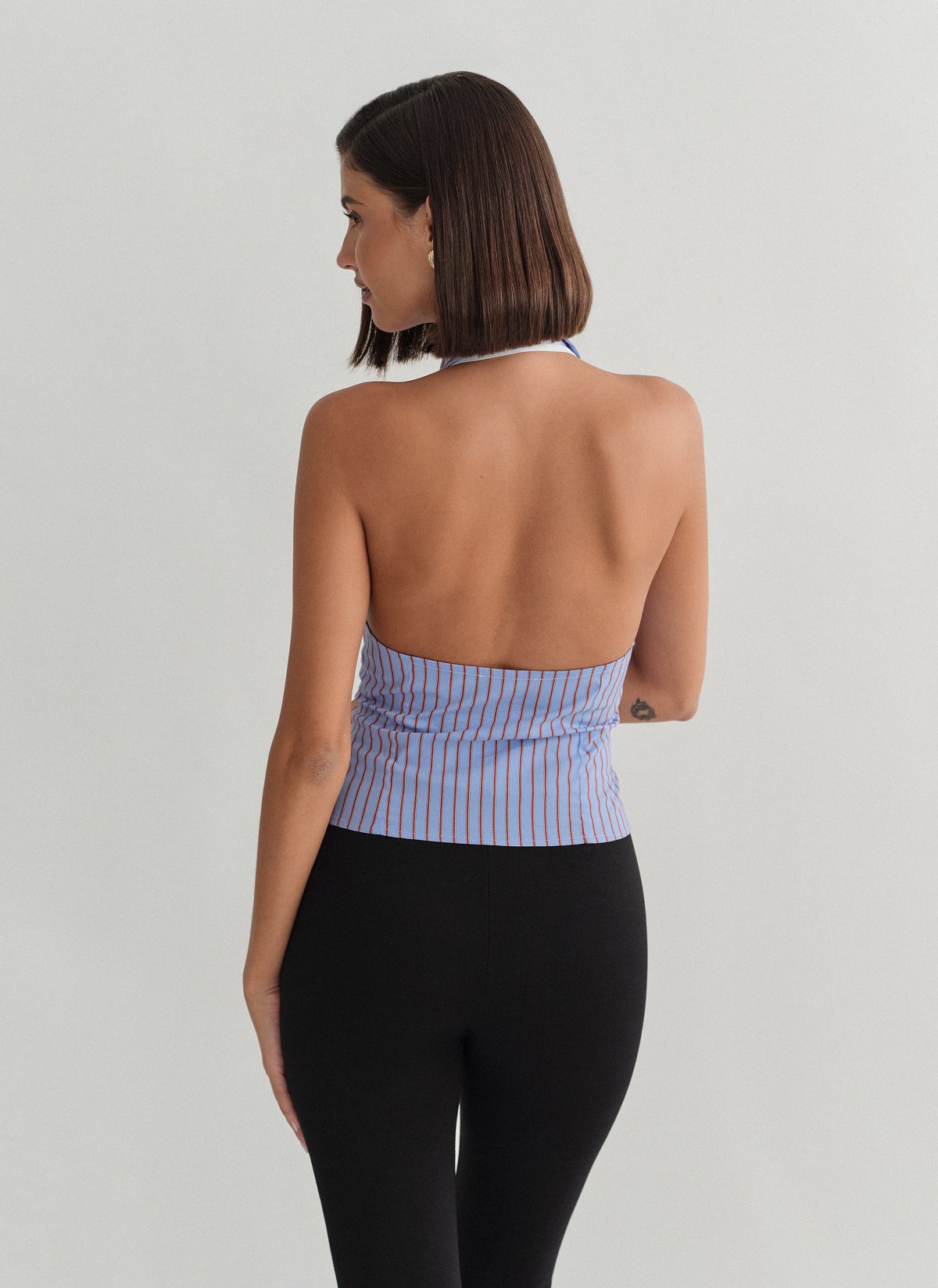 Γυναικείο ριγέ halter τοπ με γιακά