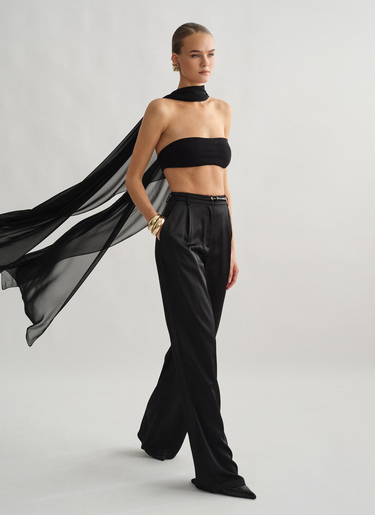 Γυναικείο ψηλόμεσο σατέν ίσιο παντελόνι με πιέτες εμπρός και τσέπες