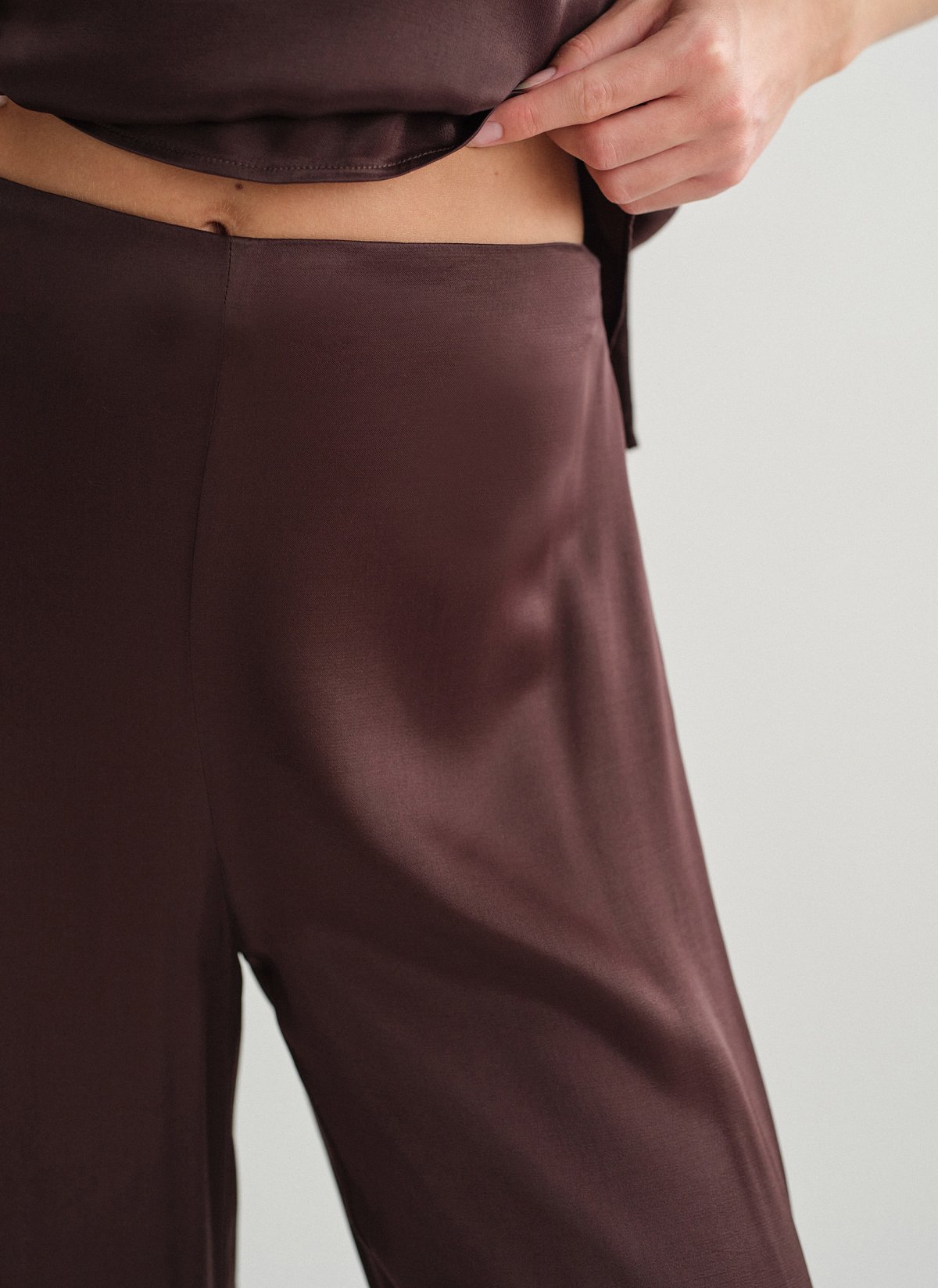Satin high-waist trousers-4