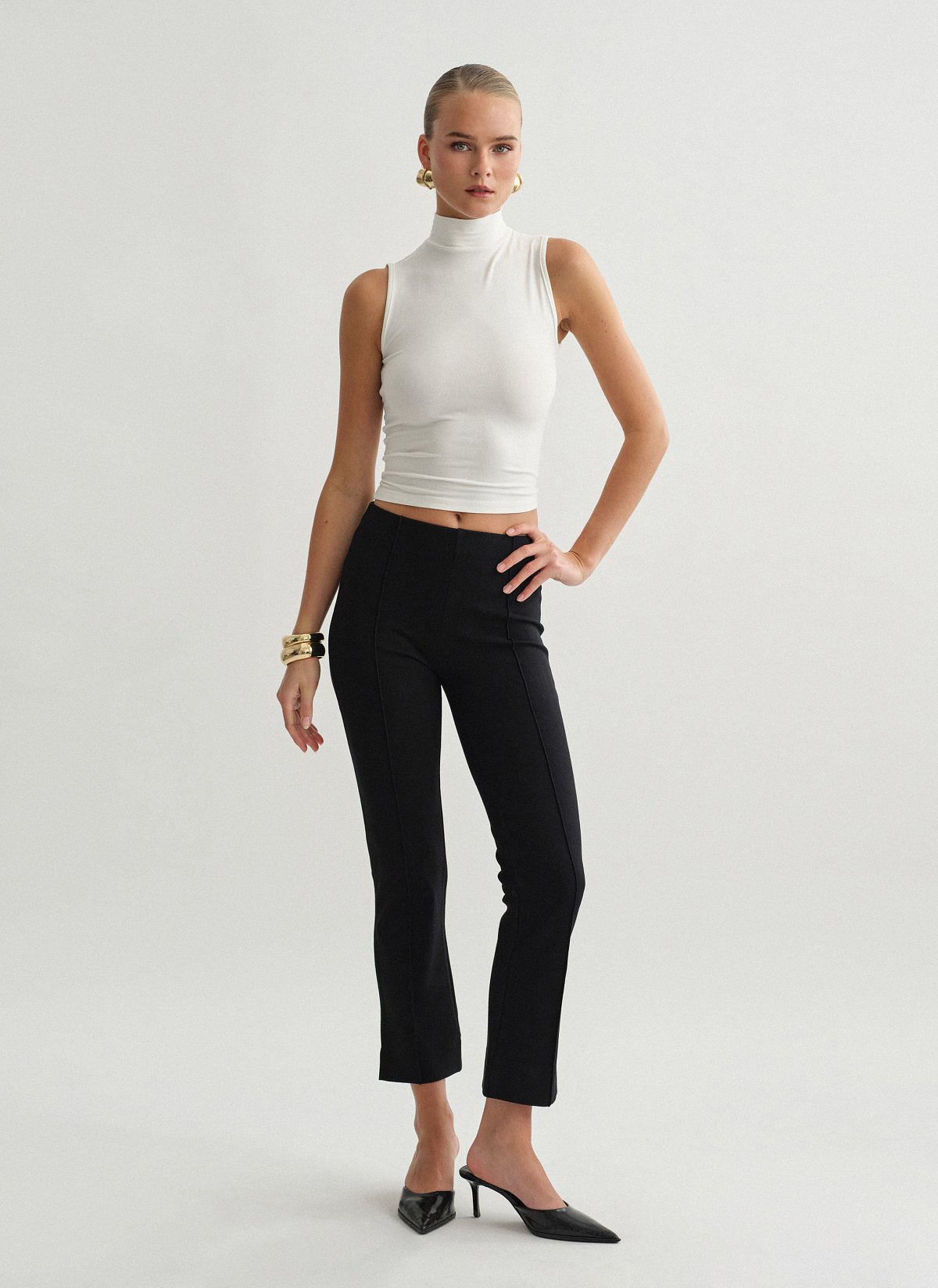 Capri trousers with slit-4