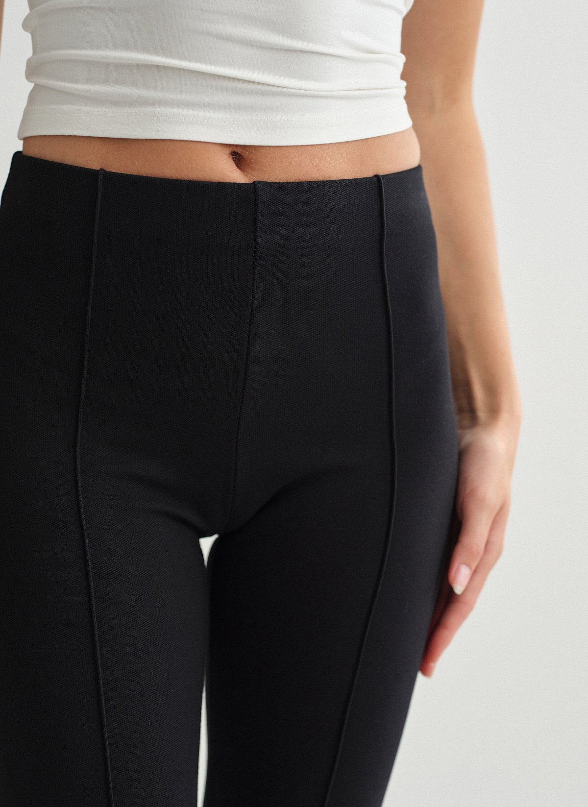 Capri trousers with slit-5