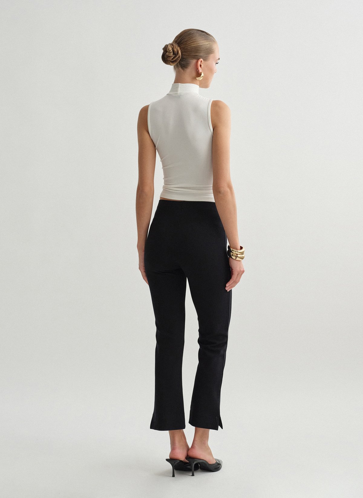 Capri trousers with slit-6