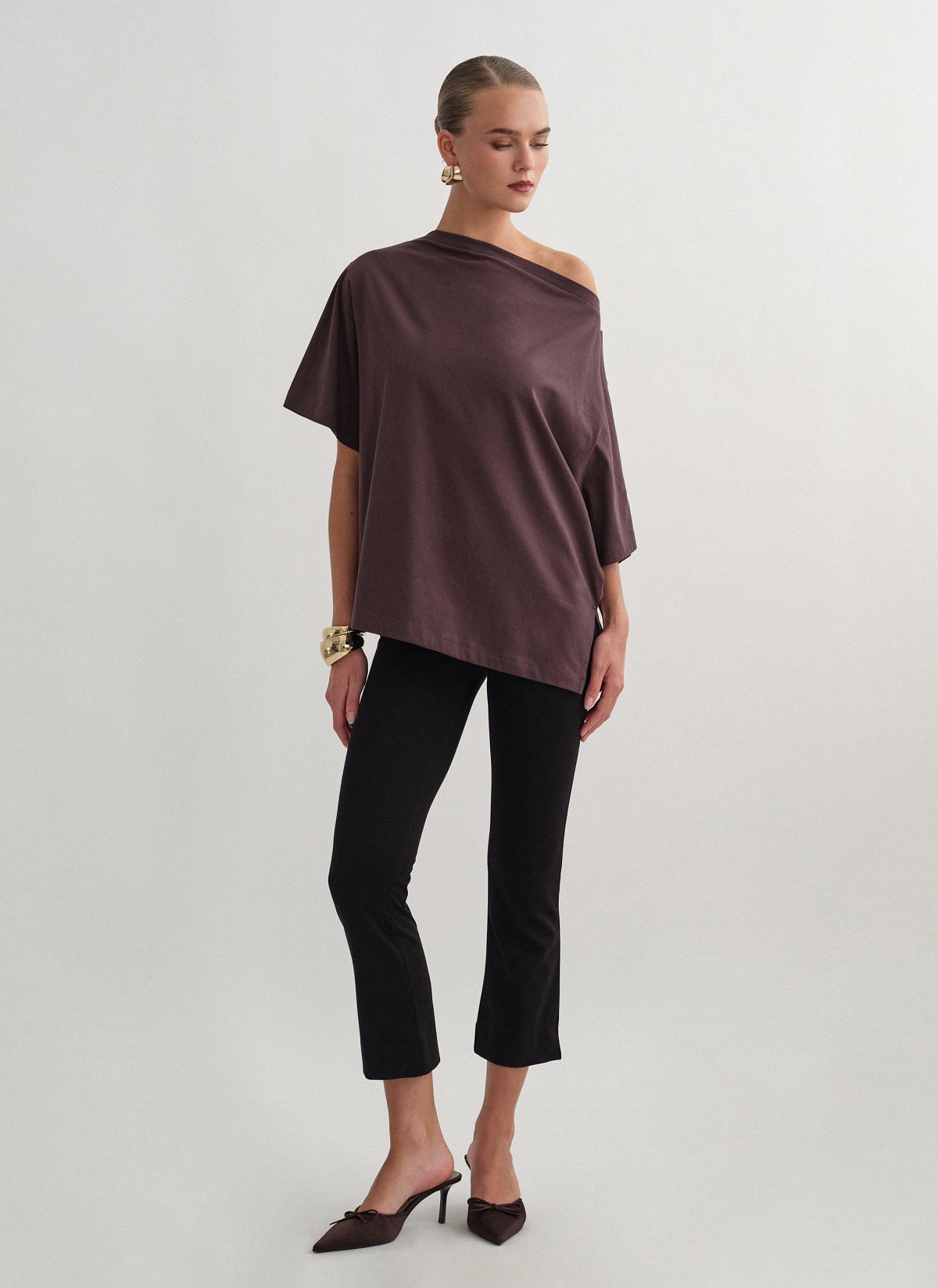 Capri trousers with slit-2