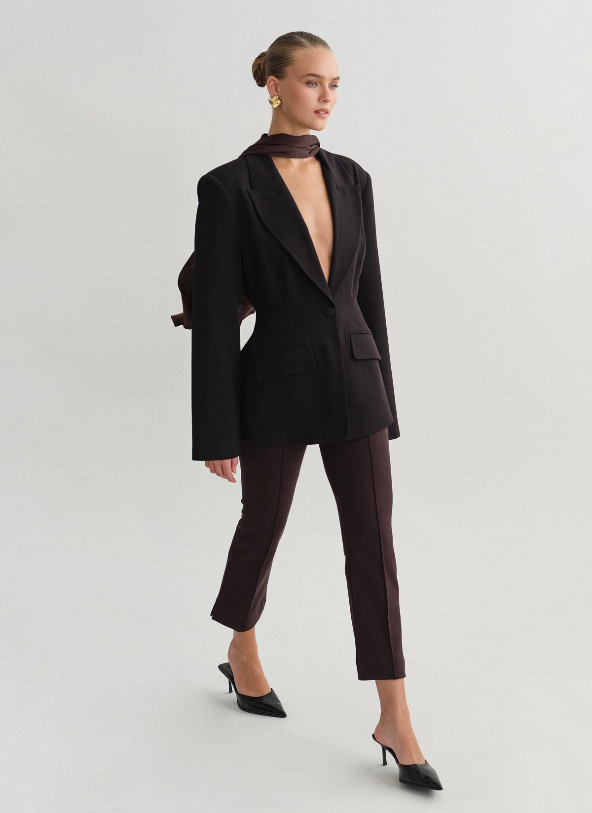 Capri trousers with slit-10