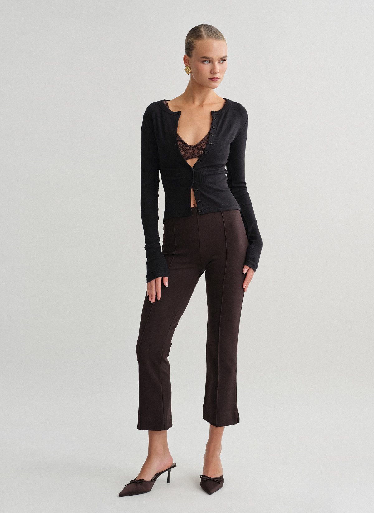 Capri trousers with slit-13