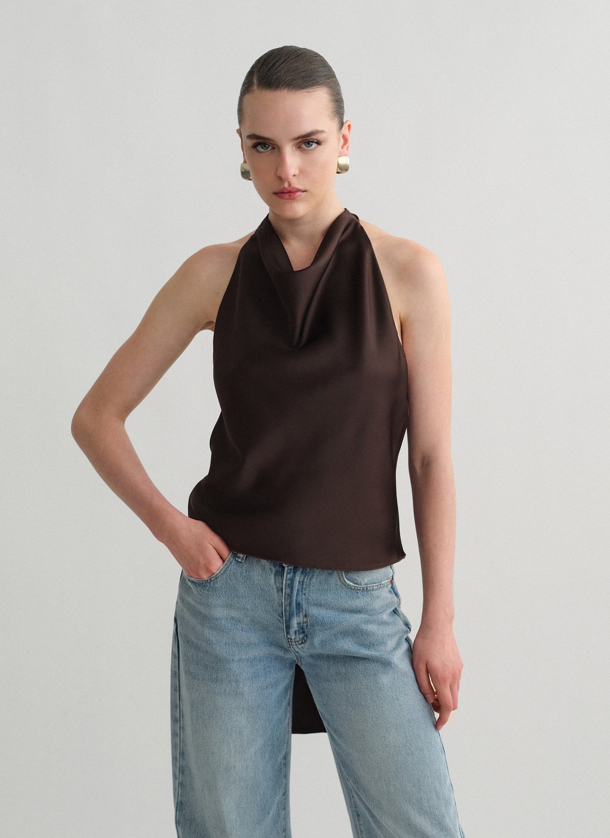 Γυναικείο σατέν halter τοπ με ανοιχτή ντραπέ πλάτη