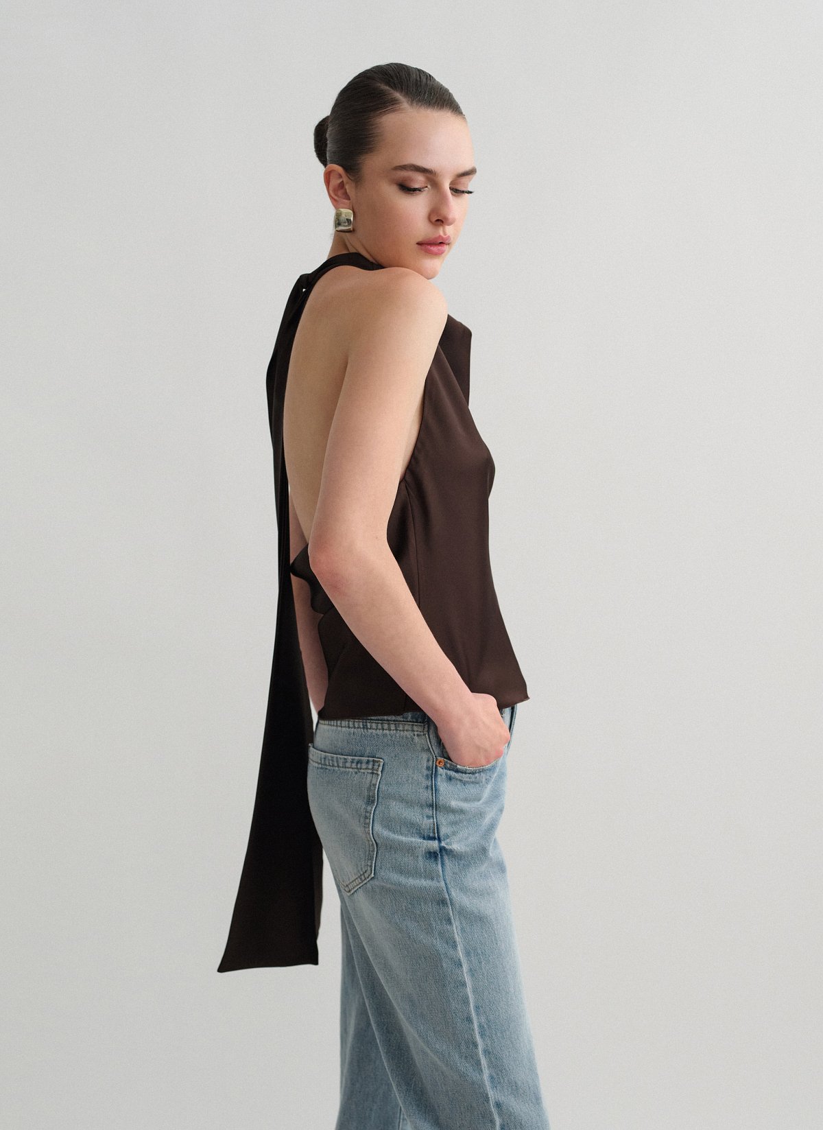 Γυναικείο σατέν halter τοπ με ανοιχτή ντραπέ πλάτη