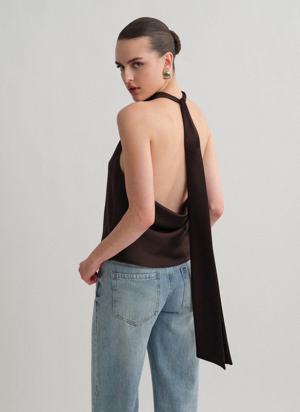 Γυναικείο σατέν halter τοπ με ανοιχτή ντραπέ πλάτη