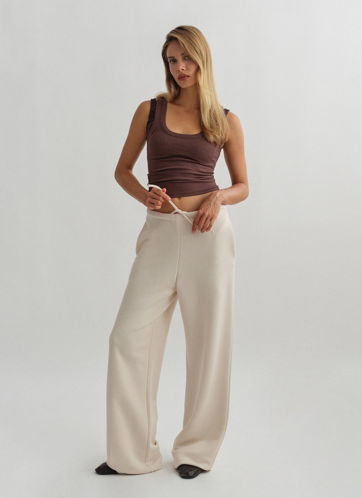 Γυναικείο ελαστικό παντελόνι φόρμας με κορδόνι στη μέση