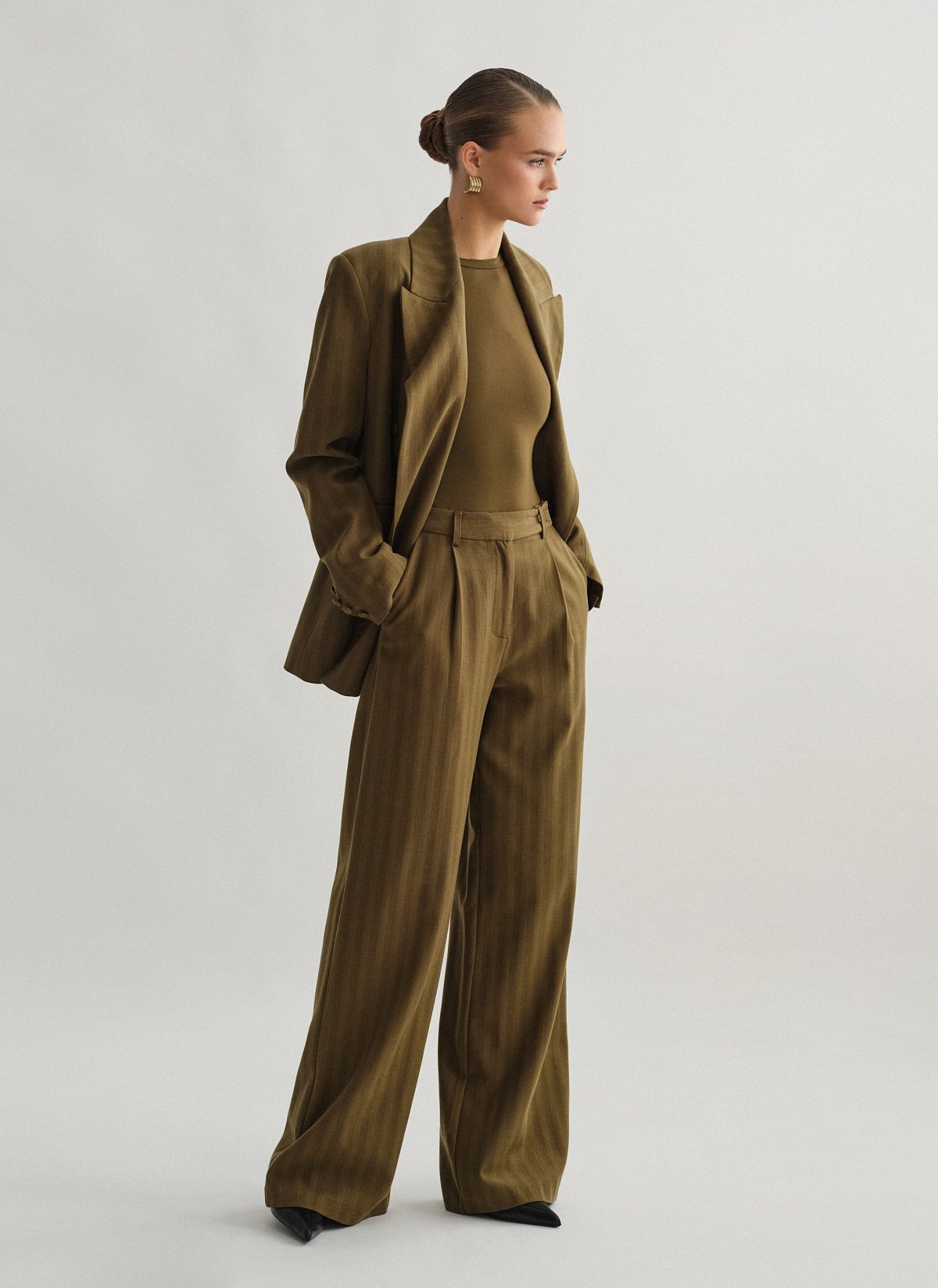 Υφασμάτινο παντελόνι με ρίγα-16