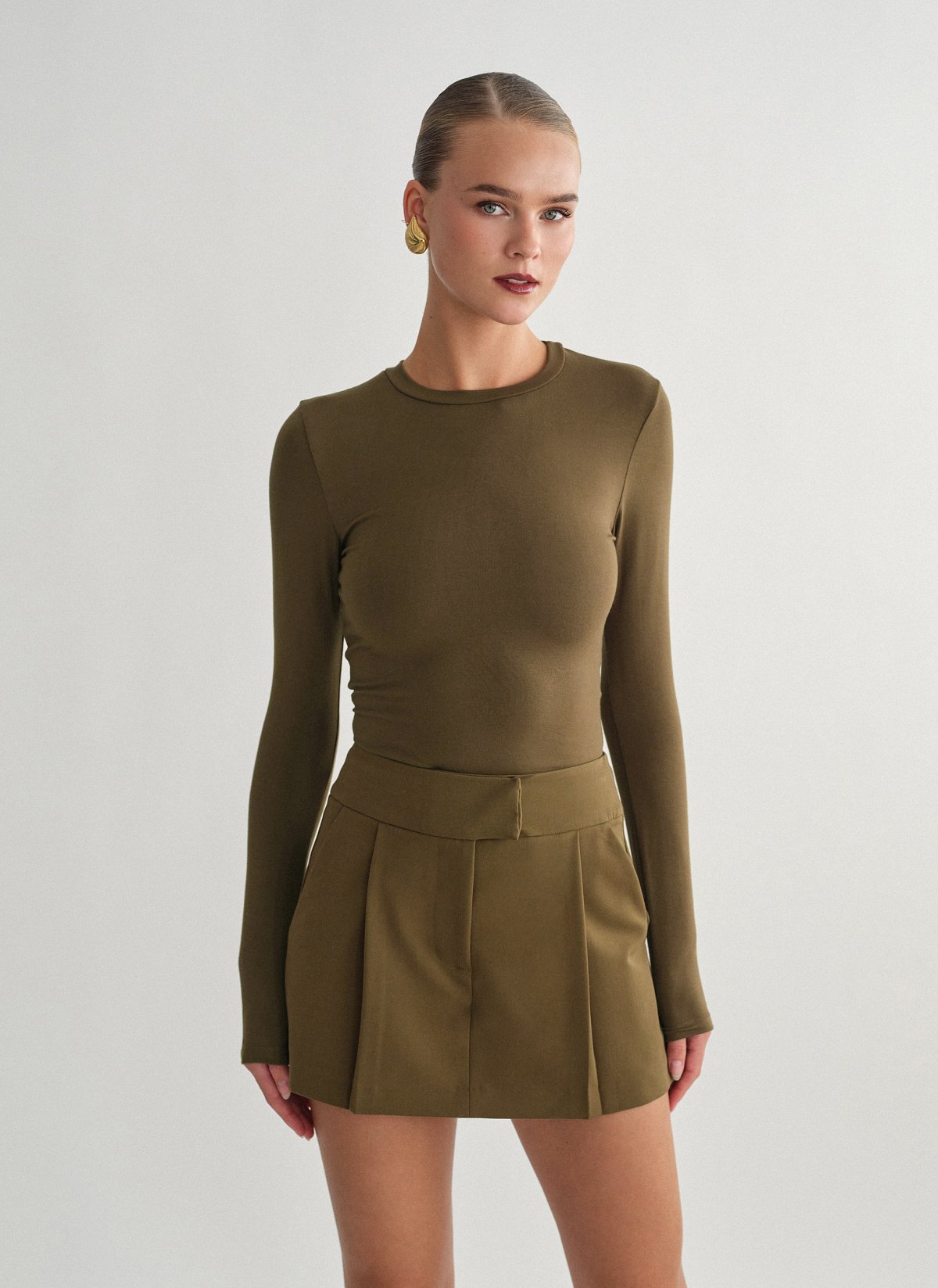 Γυναικεία υφασμάτινη παντελονόφουστα με πιέτες