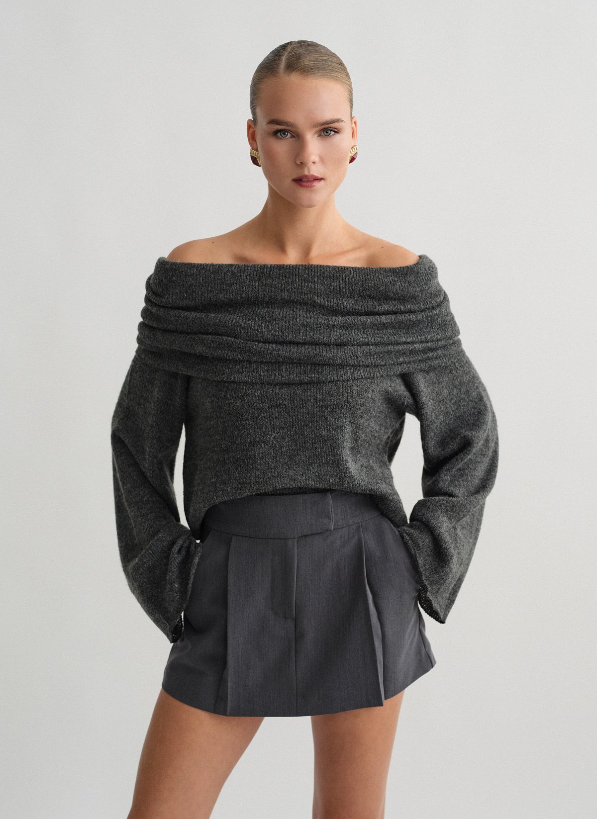 Γυναικεία υφασμάτινη παντελονόφουστα με πιέτες