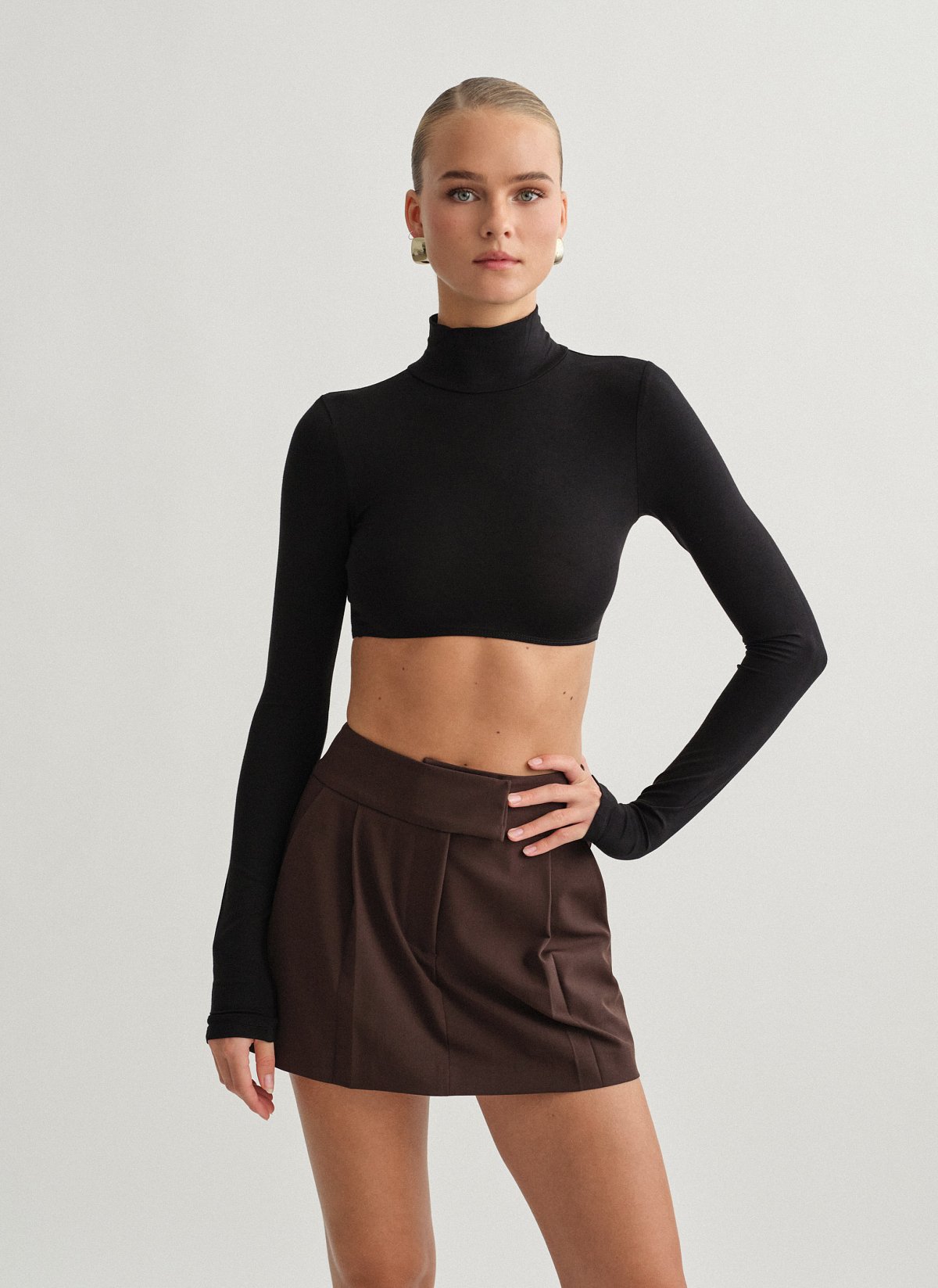 Γυναικεία υφασμάτινη παντελονόφουστα με πιέτες