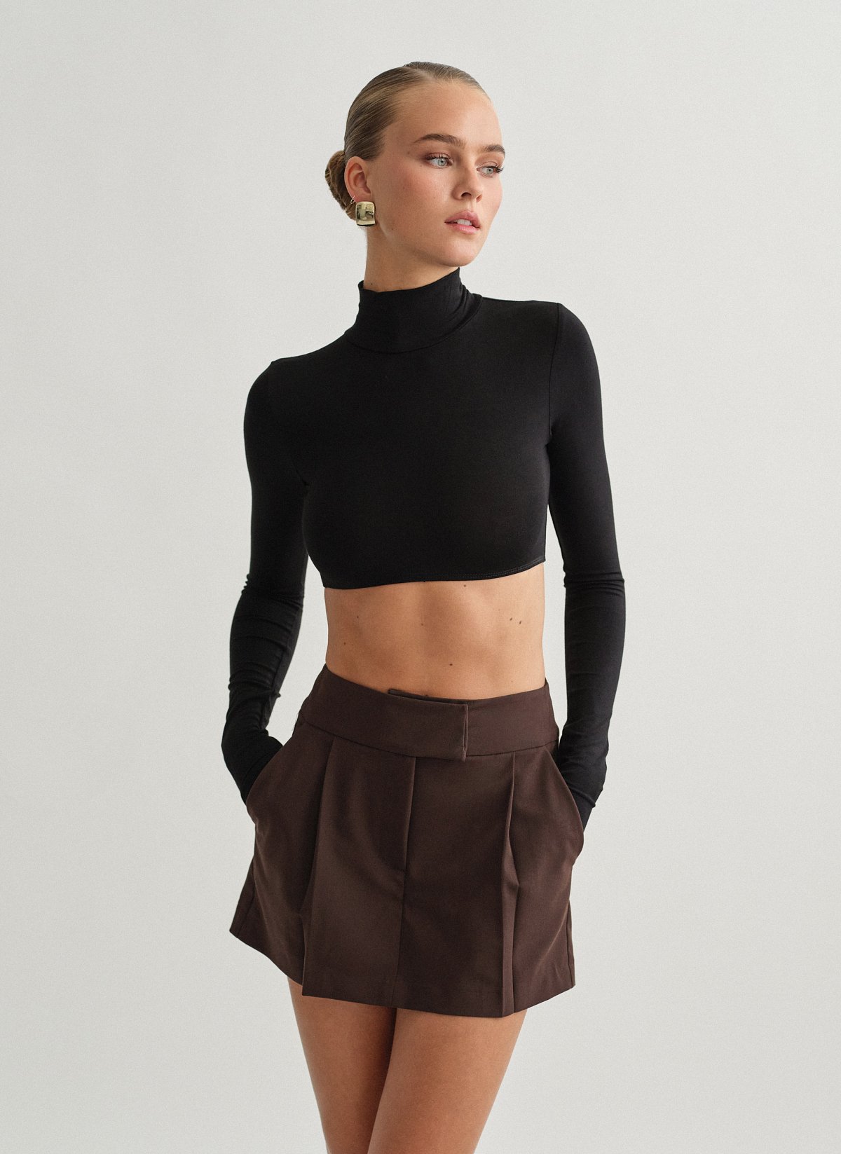 Γυναικεία υφασμάτινη παντελονόφουστα με πιέτες