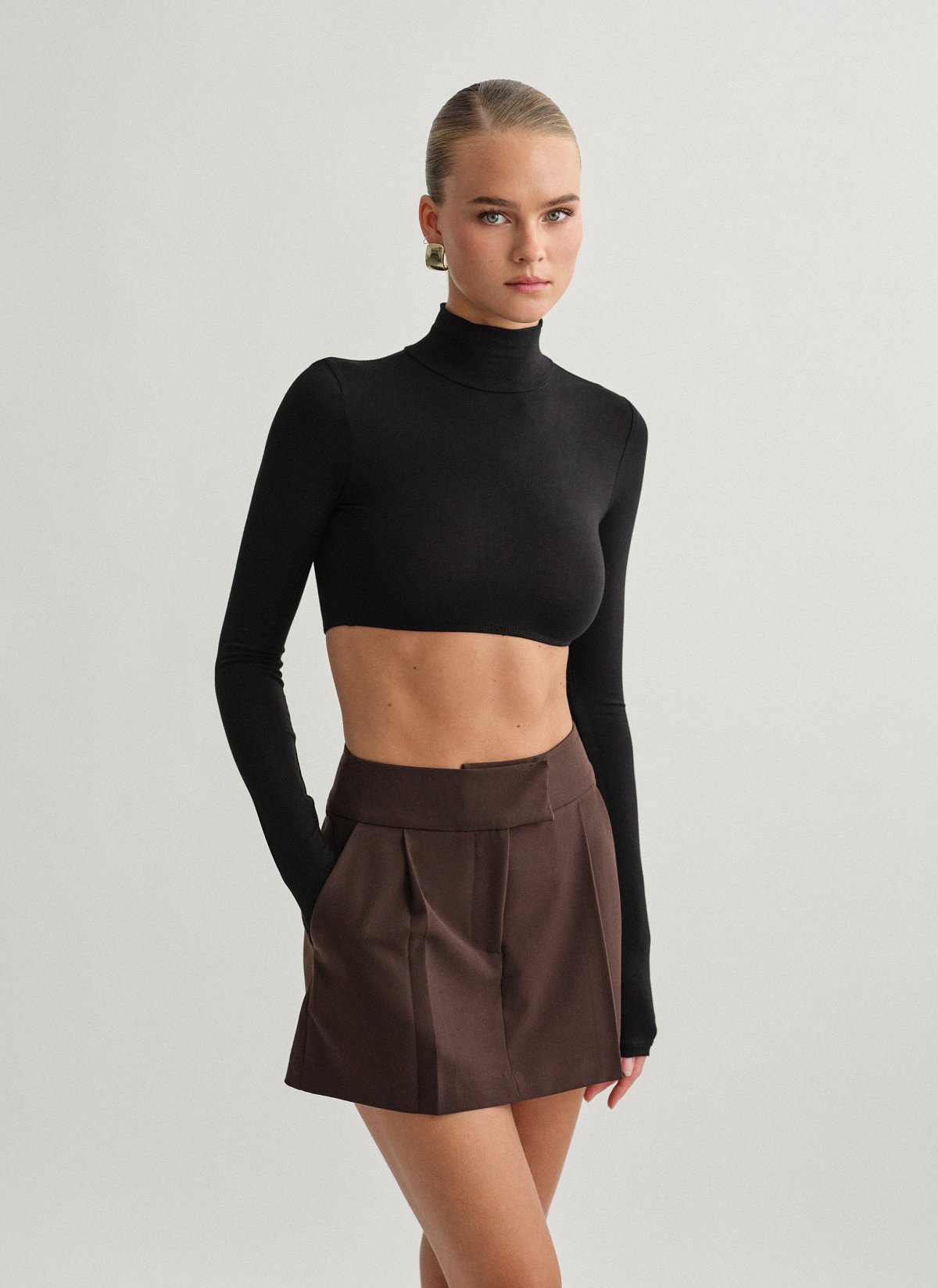 Γυναικεία υφασμάτινη παντελονόφουστα με πιέτες