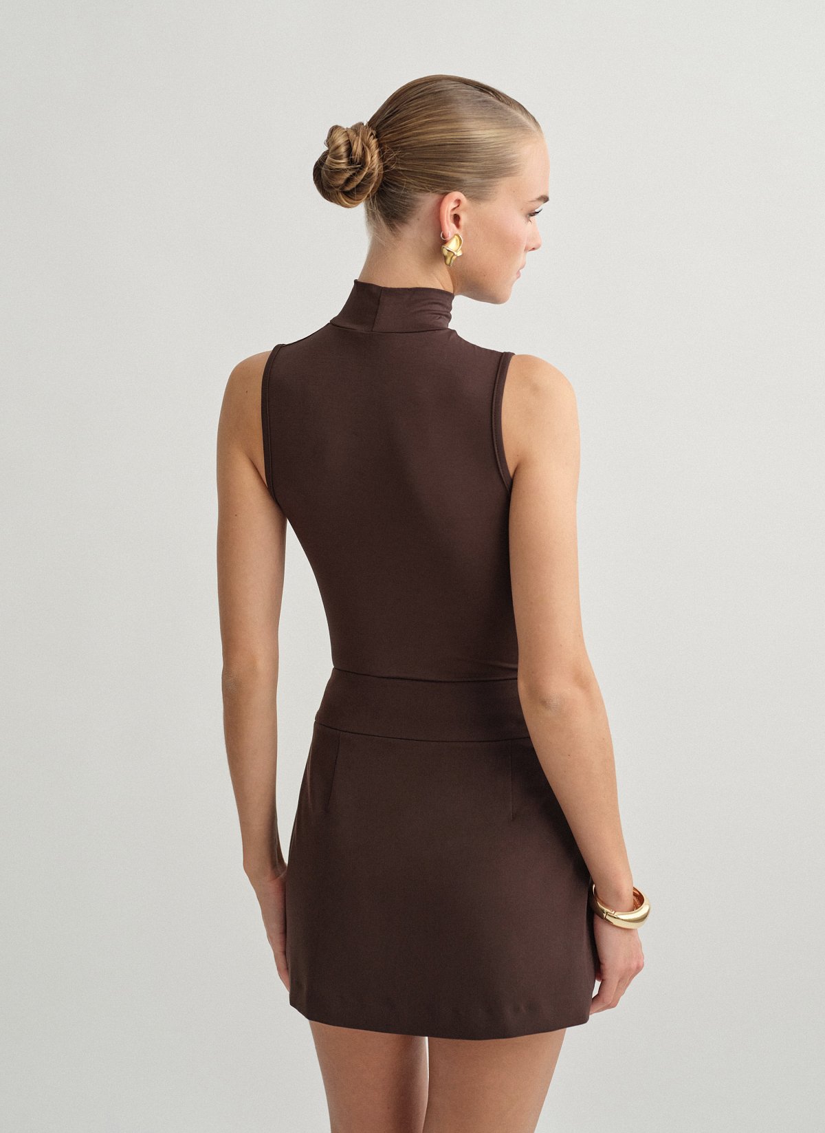 Γυναικεία υφασμάτινη παντελονόφουστα με πιέτες