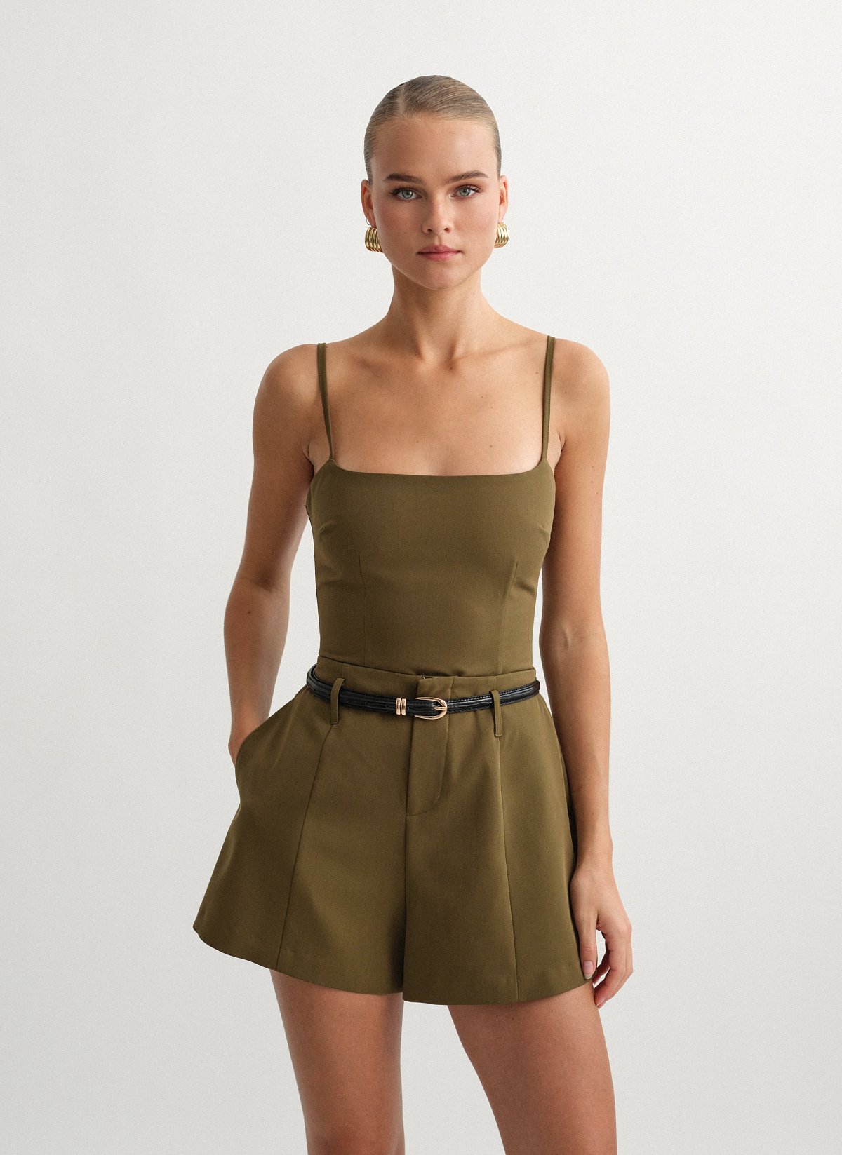 Γυναικείο υφασμάτινο τοπ με λεπτές ρυθμιζόμενες τιράντες